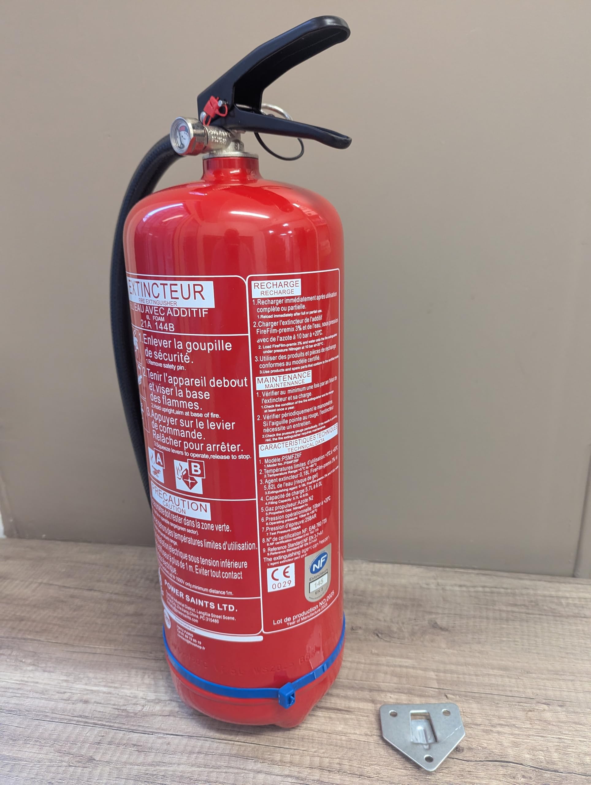 EXTINCTEUR 6 litres AB + ADDITIFS Mousse NF avec Support Fire Shop