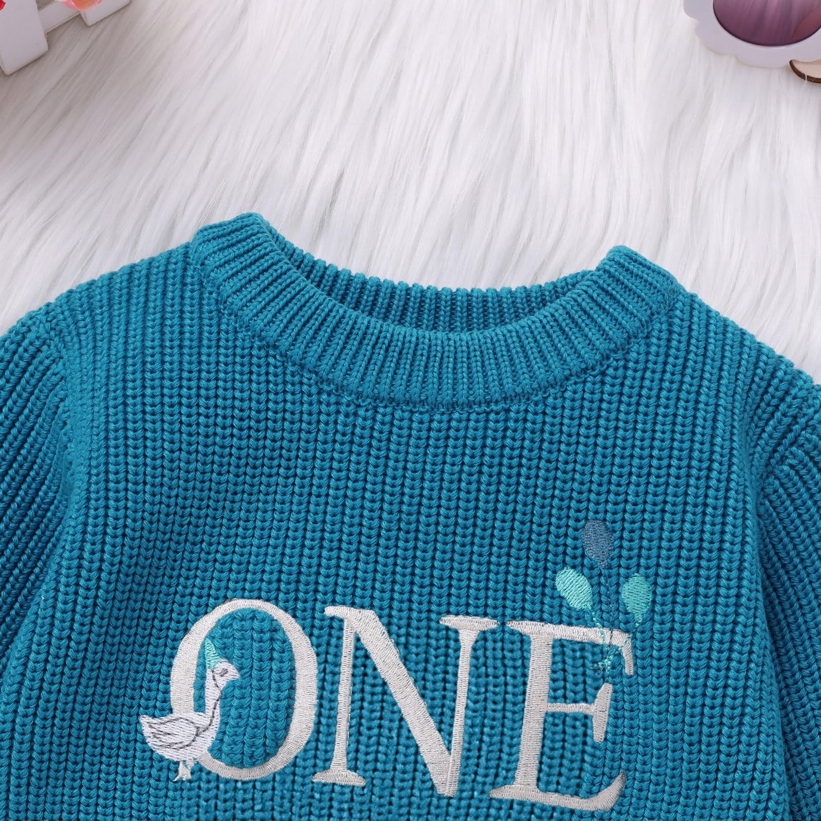 OBEEII Maglione lavorato a maglia con fragola, leone e cigno ricamato, caldo, per il primo compleanno, regalo di compleanno