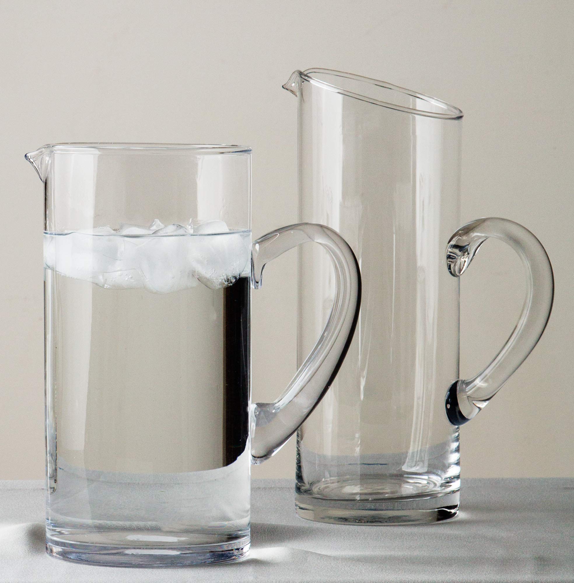 Jarra de agua de vidrio de 645 ml transparente para bebidas con boquilla de labios fácil de verter por Glavers – Elegante jarra para servir jugo, cóctel, sangría, limonada y soda. Apto para