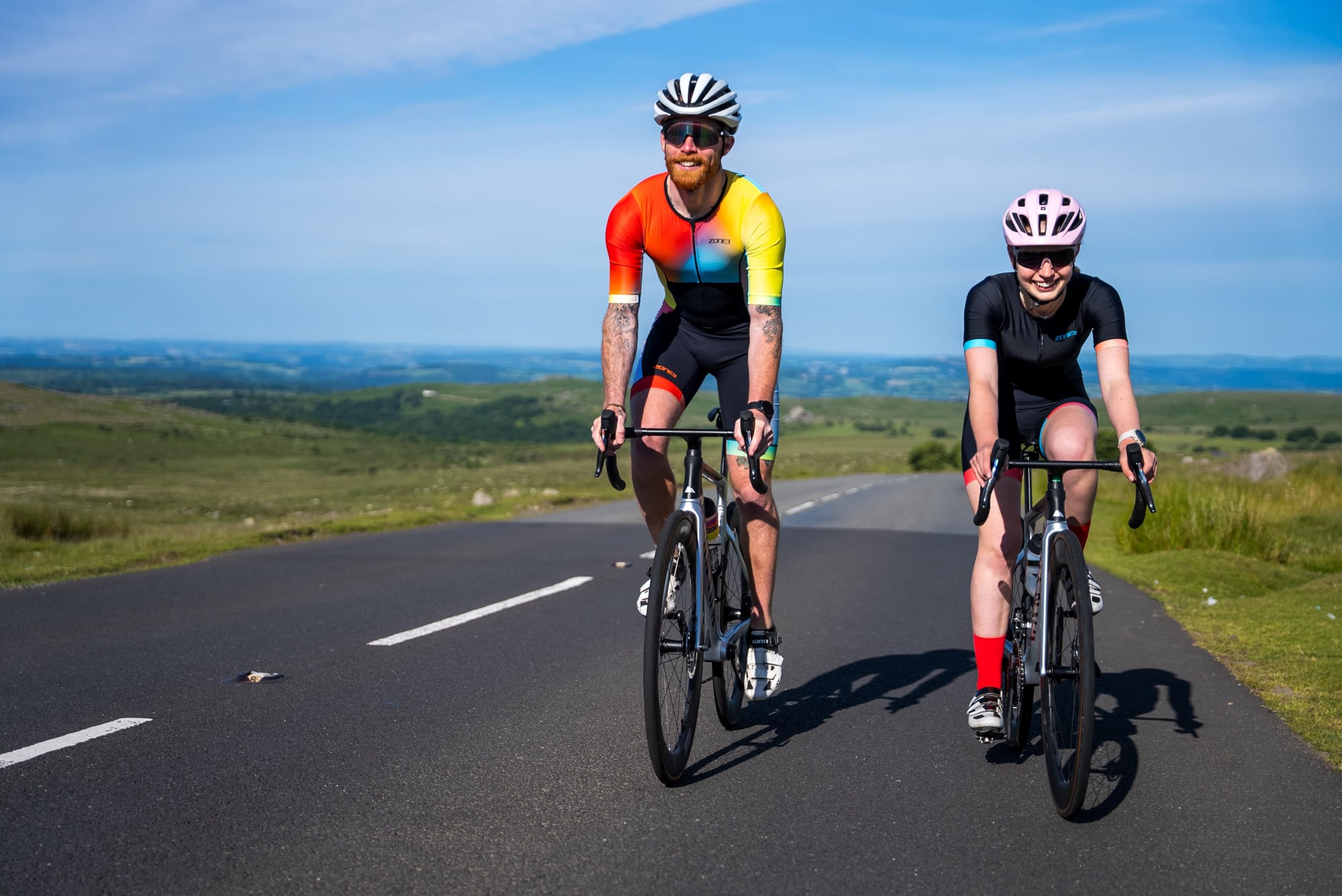 ZONE3 Herren Activate+ Kurzarm Trisuit aus 100% recycelten performance Materialien