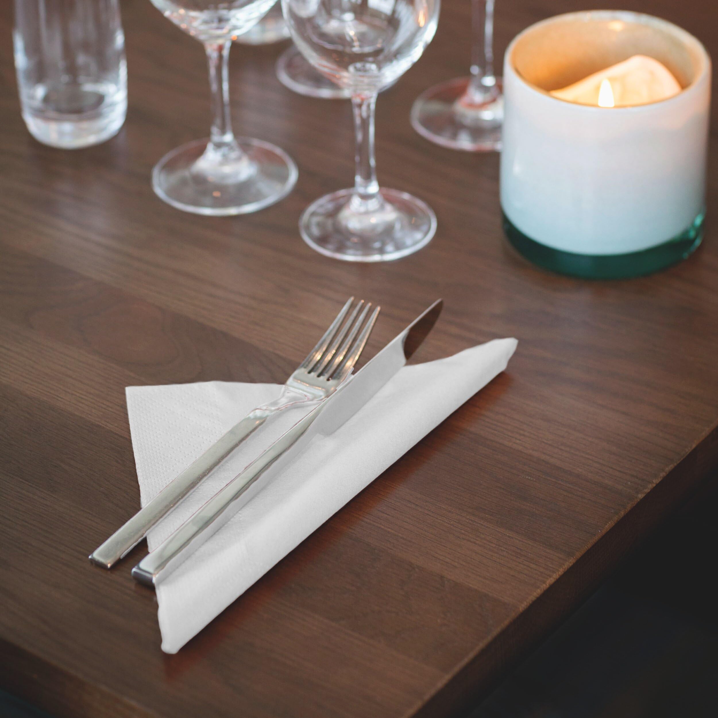 Tork Servilleta de Almuerzo Blanca, Plegado 1/4, 2 capas, 33 cm x 33 cm, 10 x 200 servilletas, 477149