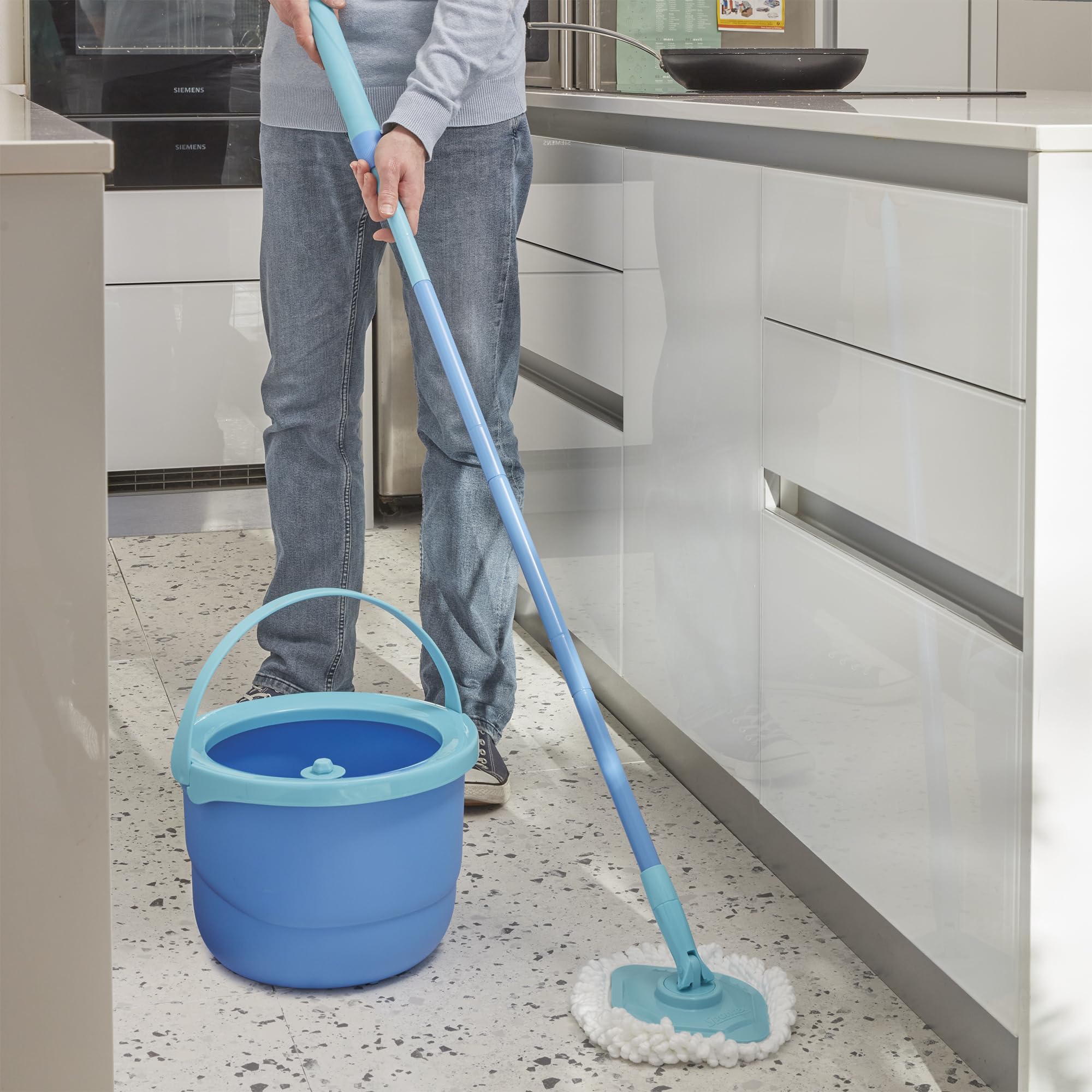 Spontex Full Action Corner Sistema lavapavimenti con mop rotante e secchio | per gli angoli più stretti | Sistema di strizzatura/risciacquo 360° | Per laminato, legno e piastrelle