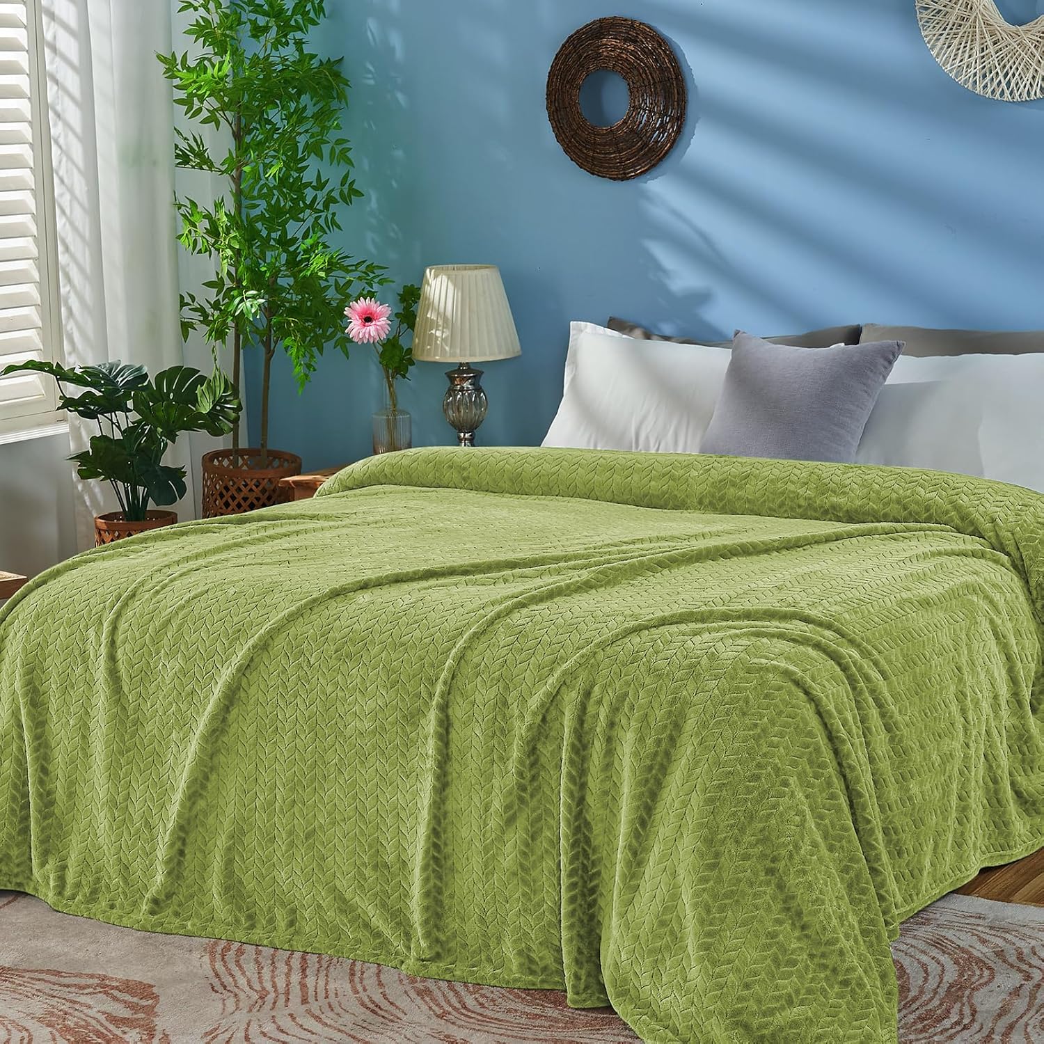 inhand Sage Green Fleece Queen Blanket for Bed, Super Soft Flannel Cozy Blankets for Adults, Lightweight Leaves Pattern Fuzzy Blanket for Office,Warm Plush Blankets for All Season, 90×90 Inches