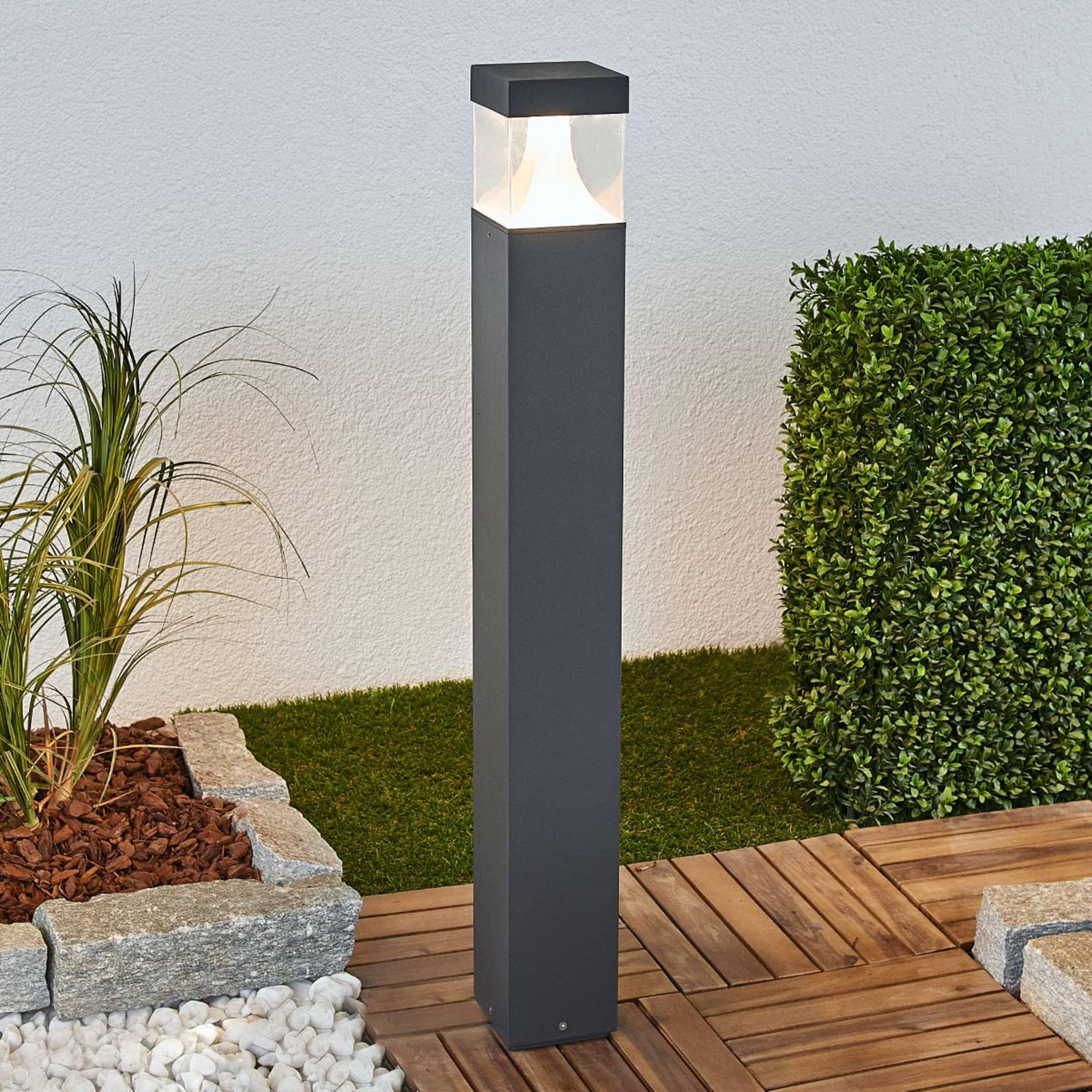 Lucande LED Außenleuchte Egon (spritzwassergeschützt (Modern) in Schwarz aus Aluminium (1 flammig,) - Wegeleuchte Pollerleuchte Wegelampe Sockelleuchte