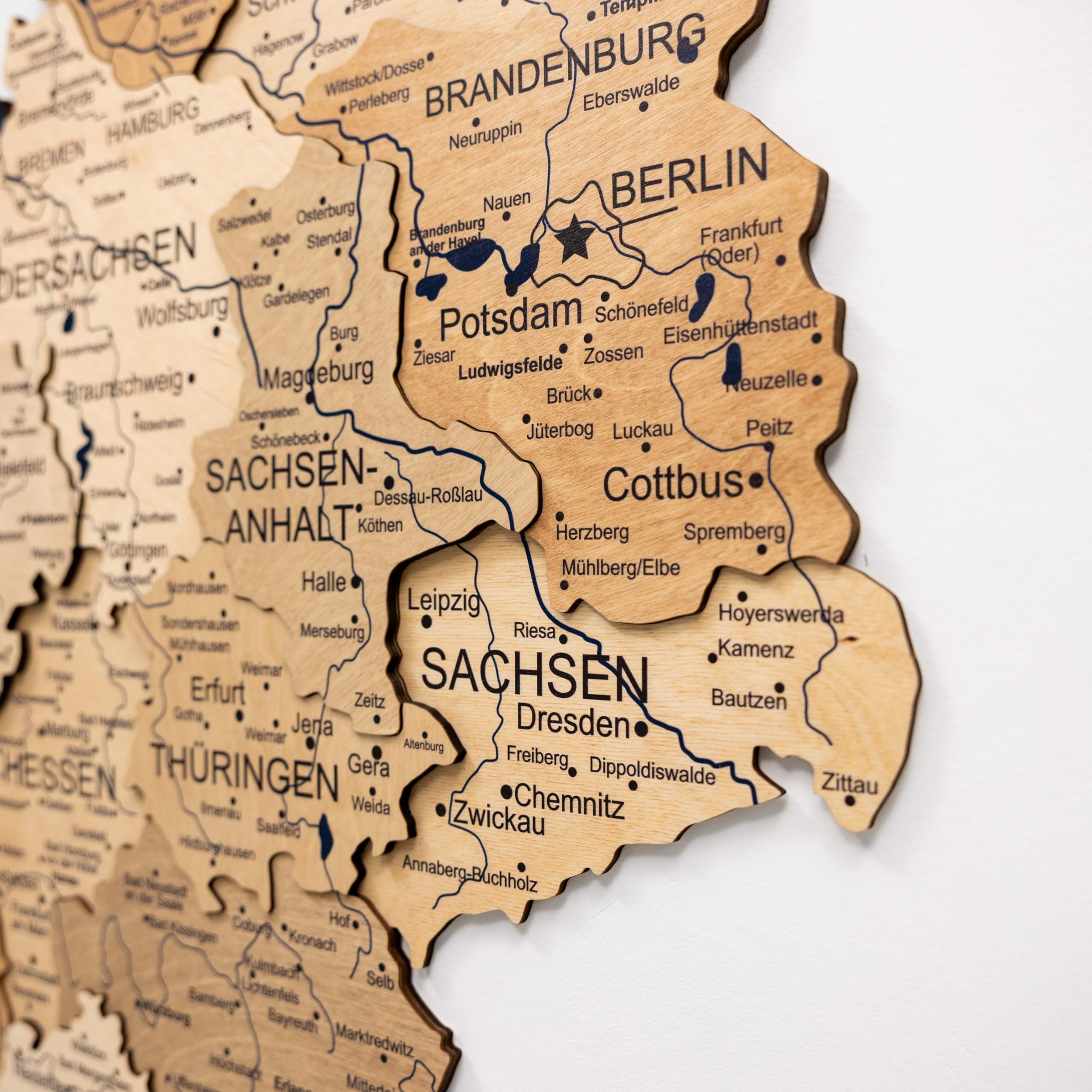 Enjoy The Wood 3D Holz Deutschlandkarte Pinnwand Geschenkidee für Reisende Deutschland Karte zum Pinnen Wandbild Landkarte Deutschland für Wanddeko & Reisen (Gold, S)