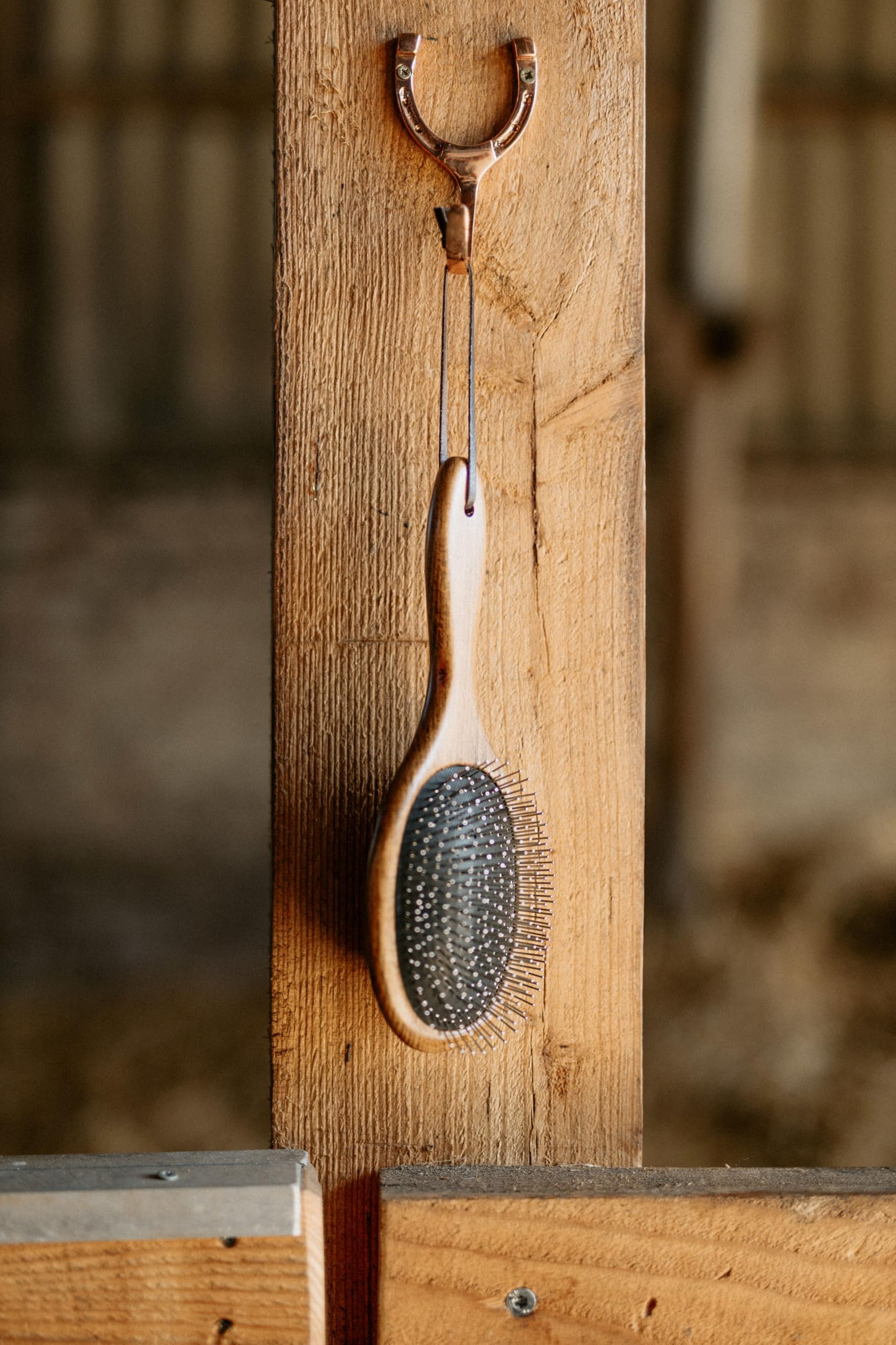 Brosse crinière & peigne queue Equimour – brosse cheval en bois & métal – ergonomique pour démêler, lisser & soigner crinière et queue – idéale pour le toilettage & l’entretien du pelage