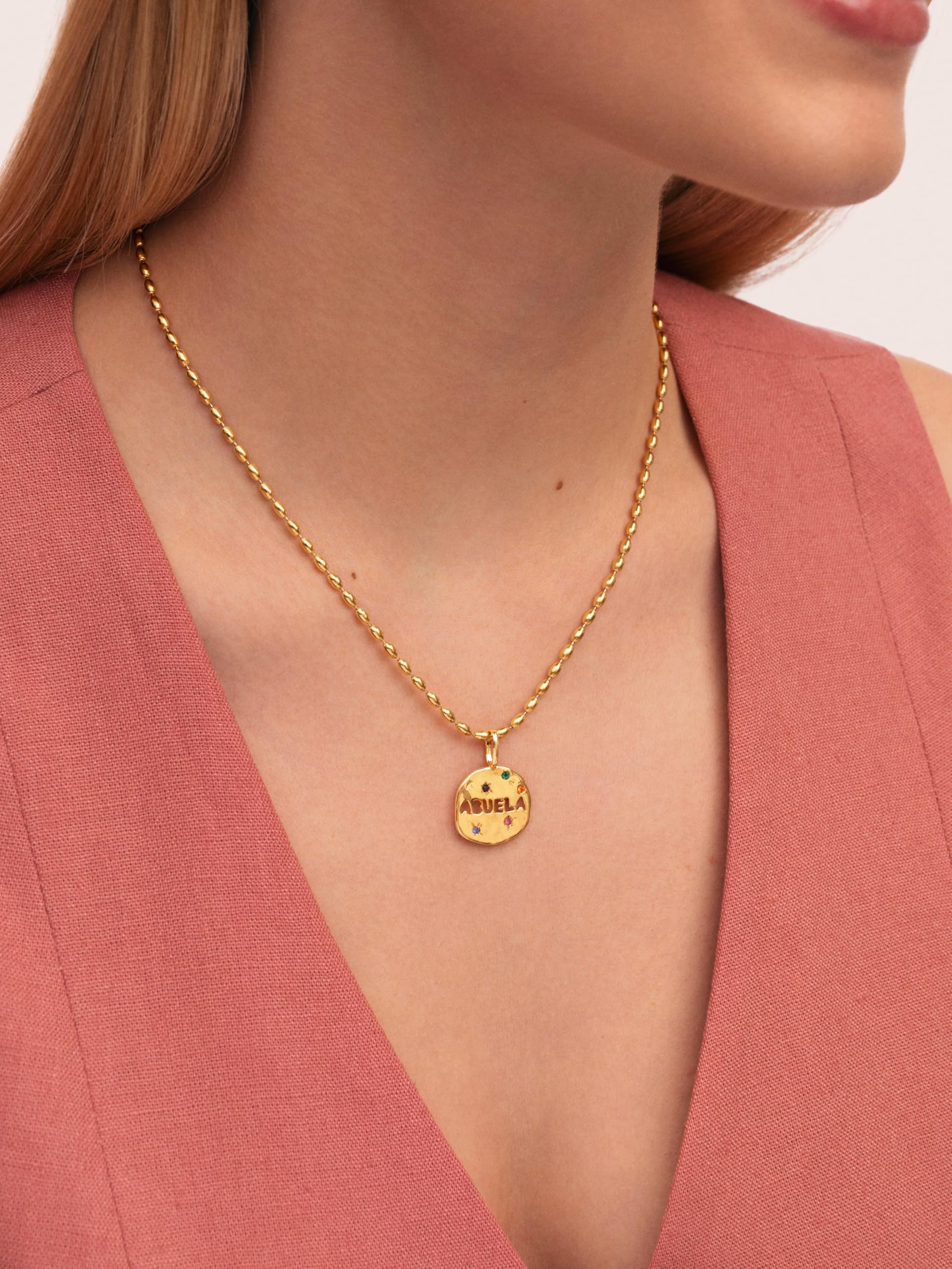 SINGULARU - Charm Abuela. Latón con Baño en Oro o Rodio y Circonita. Joyas Para Mujer.