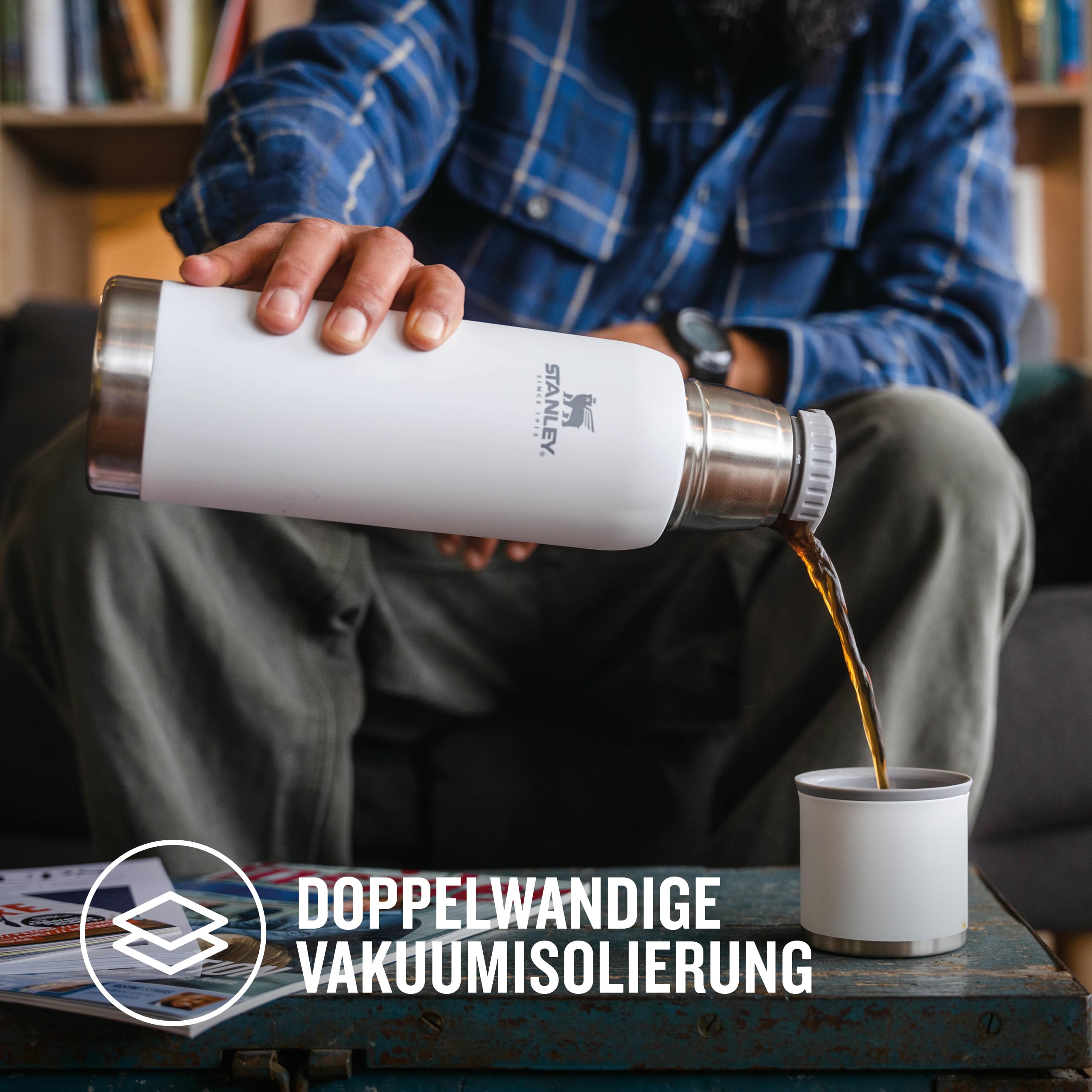 Stanley 1913 Adventure To-Go Thermosflasche 1.0L - Black | Hält 25 Std. heiß - 27 Std. kalt - Auslaufsicher - BPA-frei - Deckel dient als Becher
