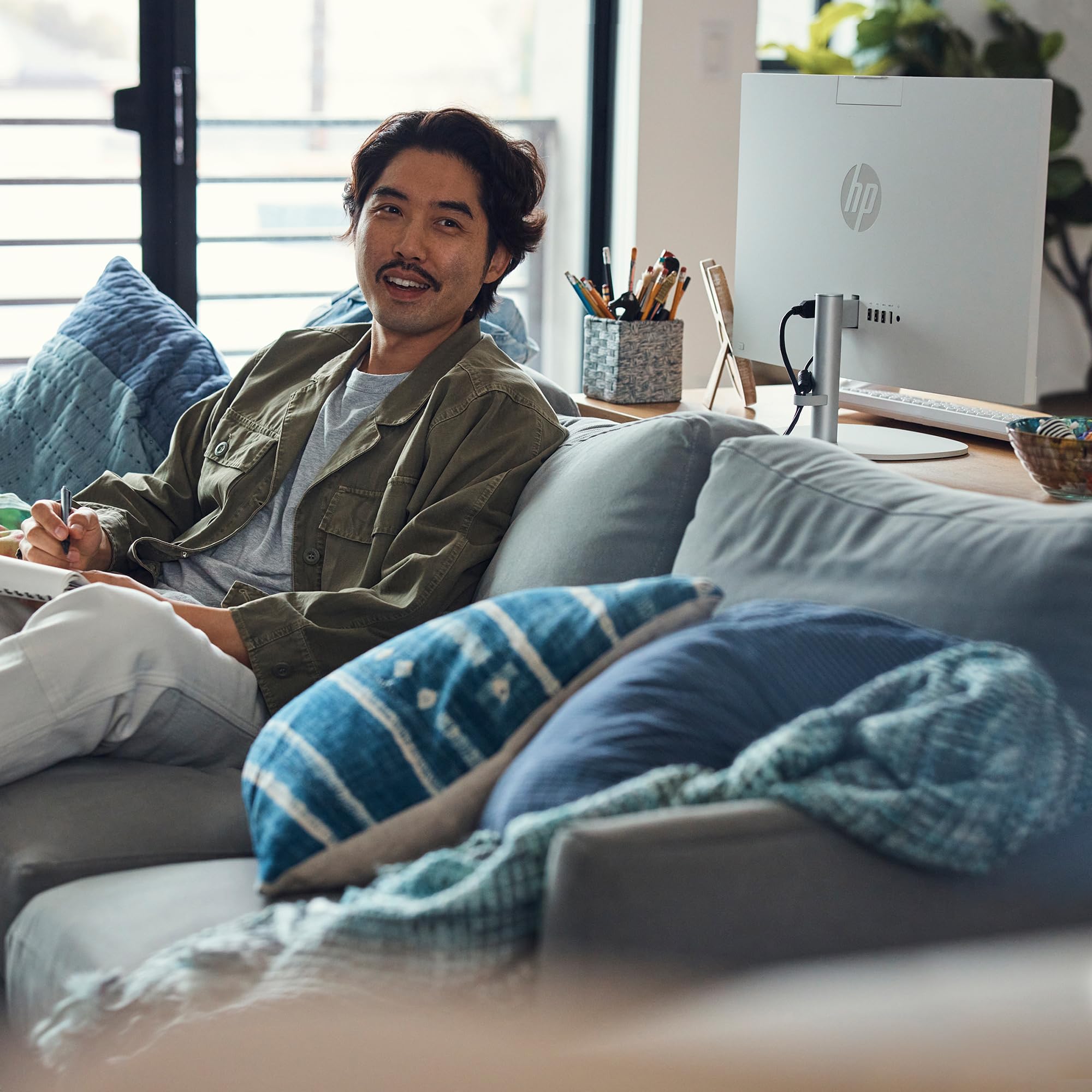 HP 24 inch All-in-One Desktop PC, FHD Display, AMD Ryzen 5 7520U, 8 GB RAM, 256 GB SSD, AMD Radeon Graphics, Windows 11 Home, 24-cr0002 (2024)