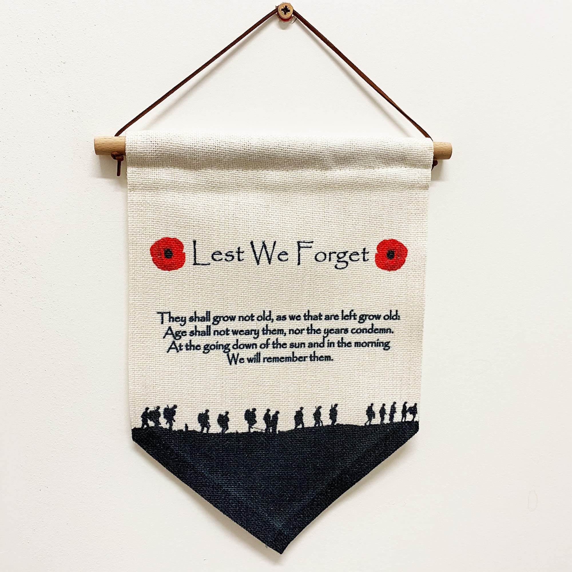 ShopQuality4U Bunting Military Poppy Lest We Forget Design Printed on Linen Flag