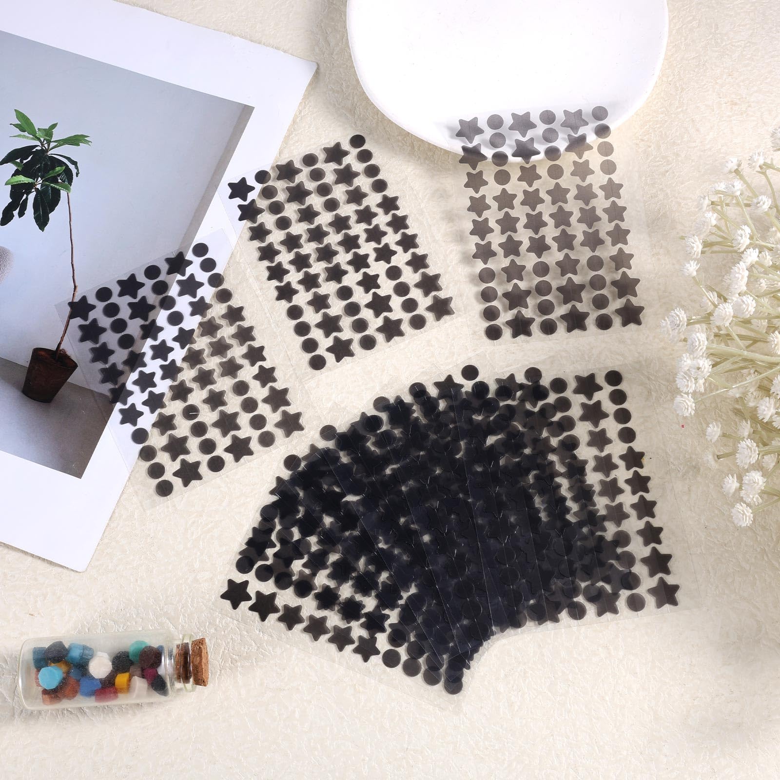600pcs Patchs Anti-Boutons Noirs, 240 Cache-Boutons Ronds pour le Visage, 240 Petits Patchs Anti-Acné en Forme d'Étoile et 120 Grands Tampons Anti-Acné en Forme d'Étoile pour Fête de Maquillage