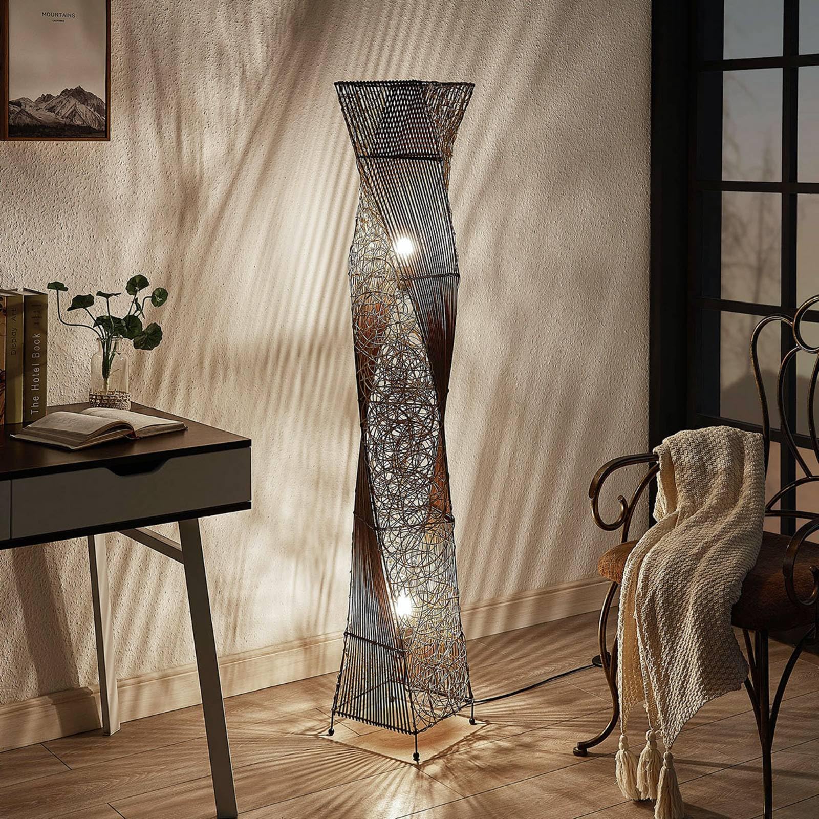 Lindby Lampada da terra colore Ocra ad es. Soggiorno & Sala pranzo lampada in legno