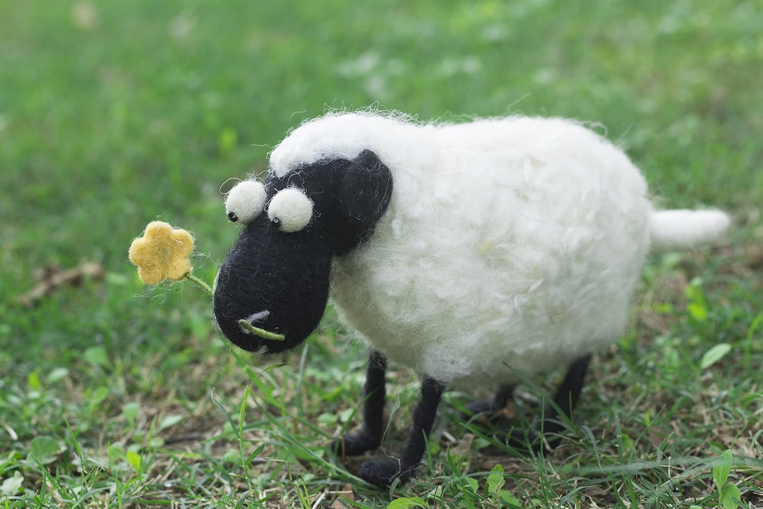 De Kulture Handmade Premium Wool Felt Valais Blacknose Sheep Eco Friendly Needle Felted Stuffed Easter Ornament Ideal for Home Office Party Decoration Holiday Décor,9x3x5 (LWH) Inches