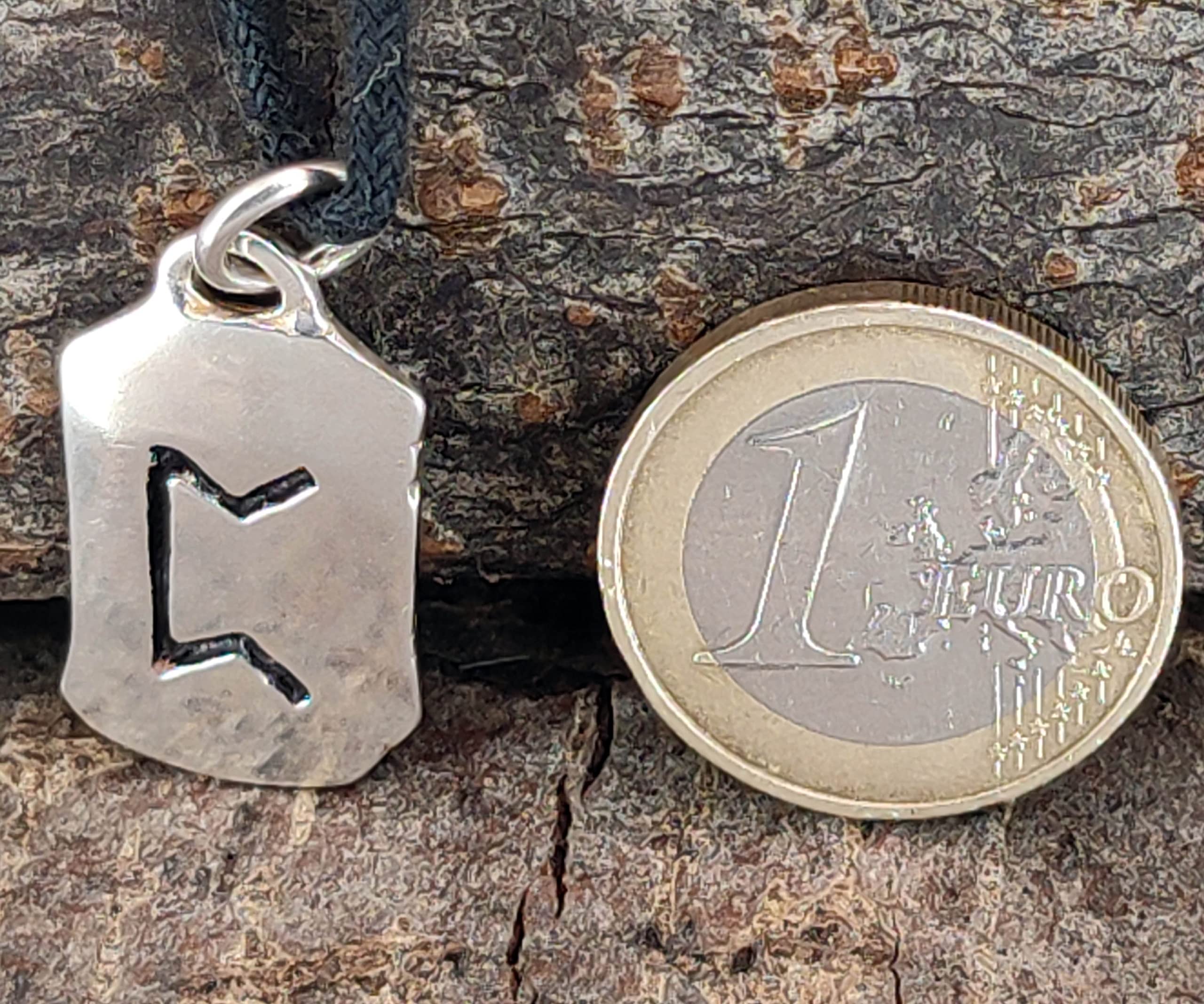 Kiss of Leather Runen Anhänger Perthro aus 925 Sterling Silber mit Baumwollband SI. 298