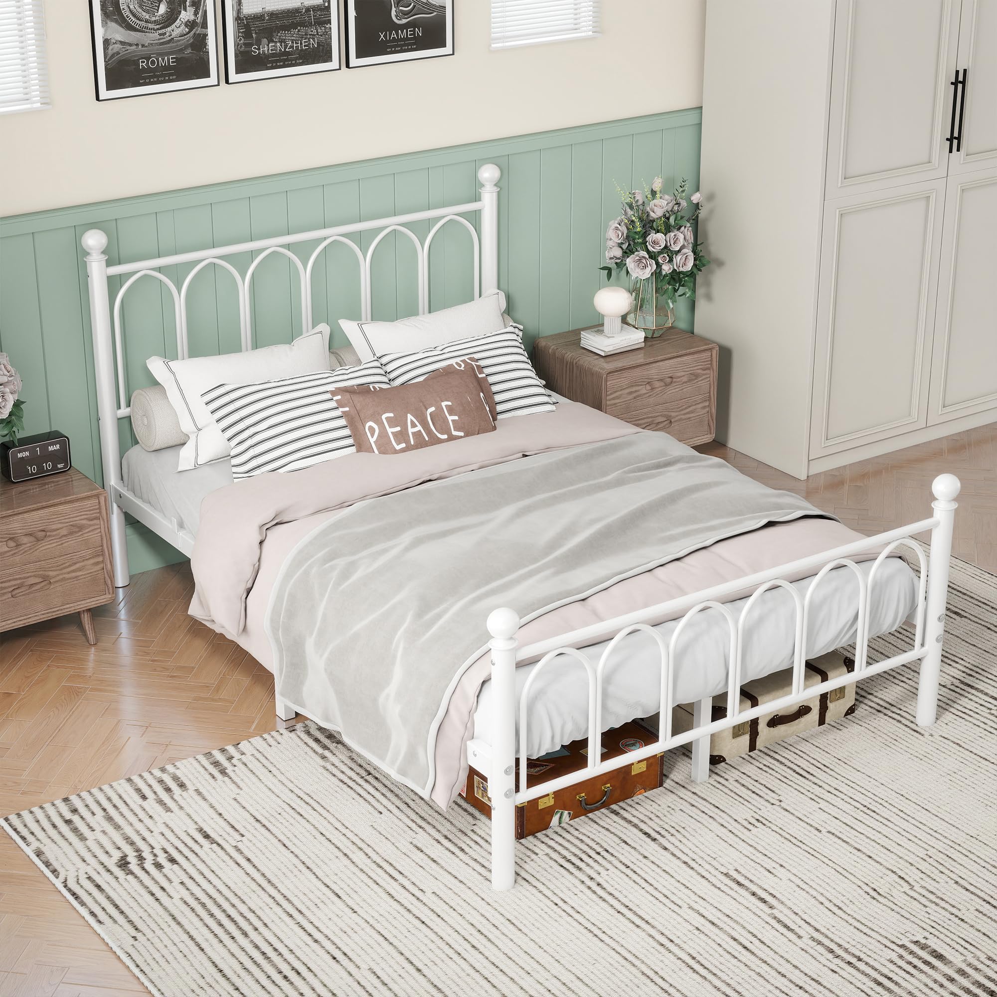 Lit moderne en métal 140 x 190 cm avec sommier à lattes, lit double/simple, cadre de lit avec tête de lit et pied de lit, lit d'invité, lit d'adolescent, pour chambre à coucher, chambre d'amis
