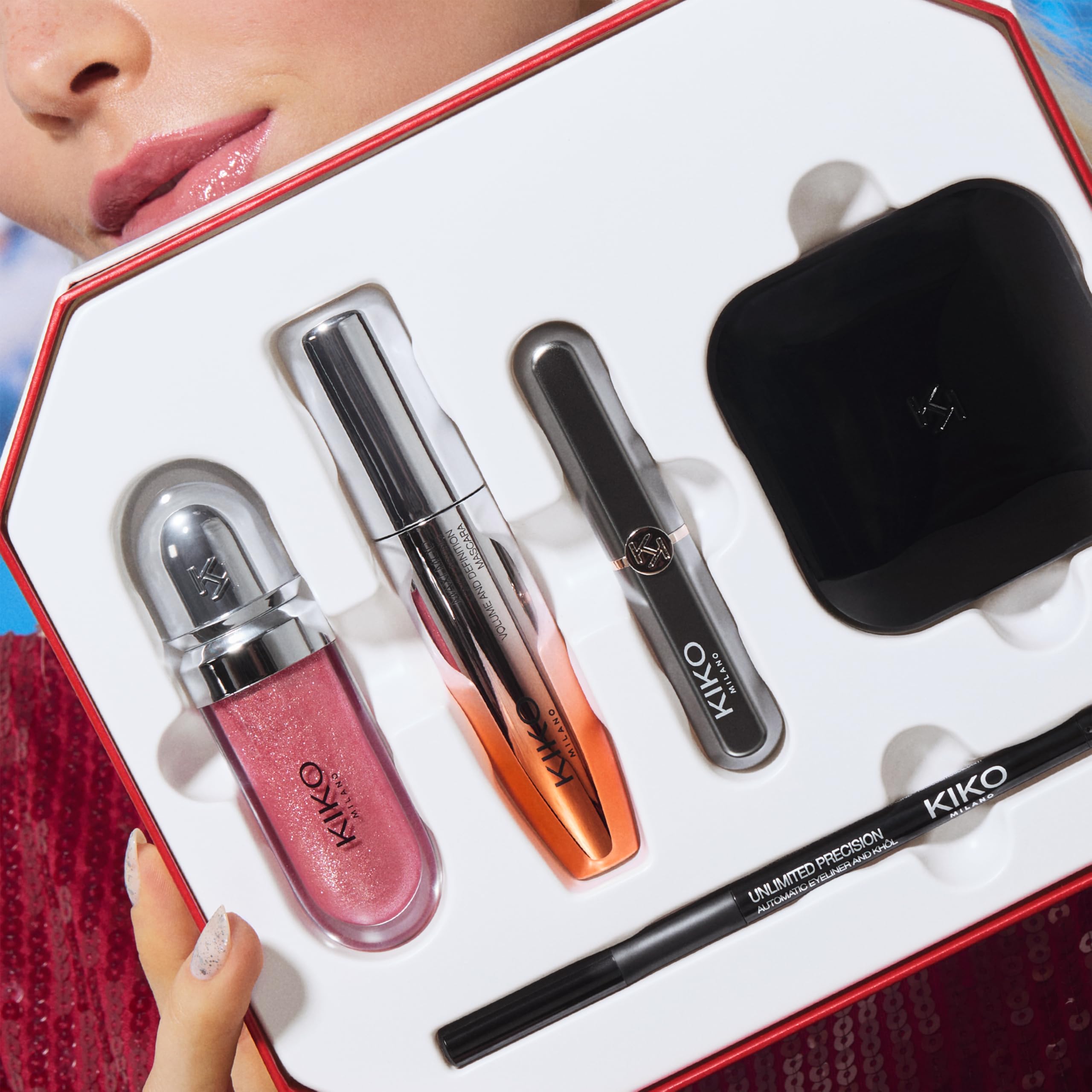 KIKO Milano Snow-Kissed Holiday Timeless Look Makeup Gift Set, Coffret Cadeau Maquillage: Mascara Effet Volumateur, Eye-Liner, Palette D'Ombres À Paupières, Brillant À Lèvres Et Rouge À Lèvres