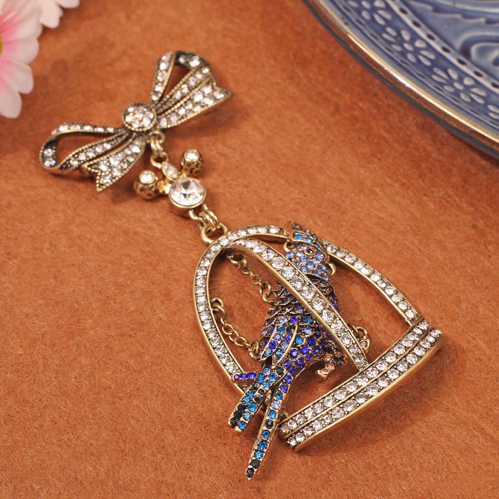 Spilla ornamentale in metallo con chiusura Accessorio elegante per spille per abiti adatto per abiti, cappotti e giacche Spilla decorata in lega