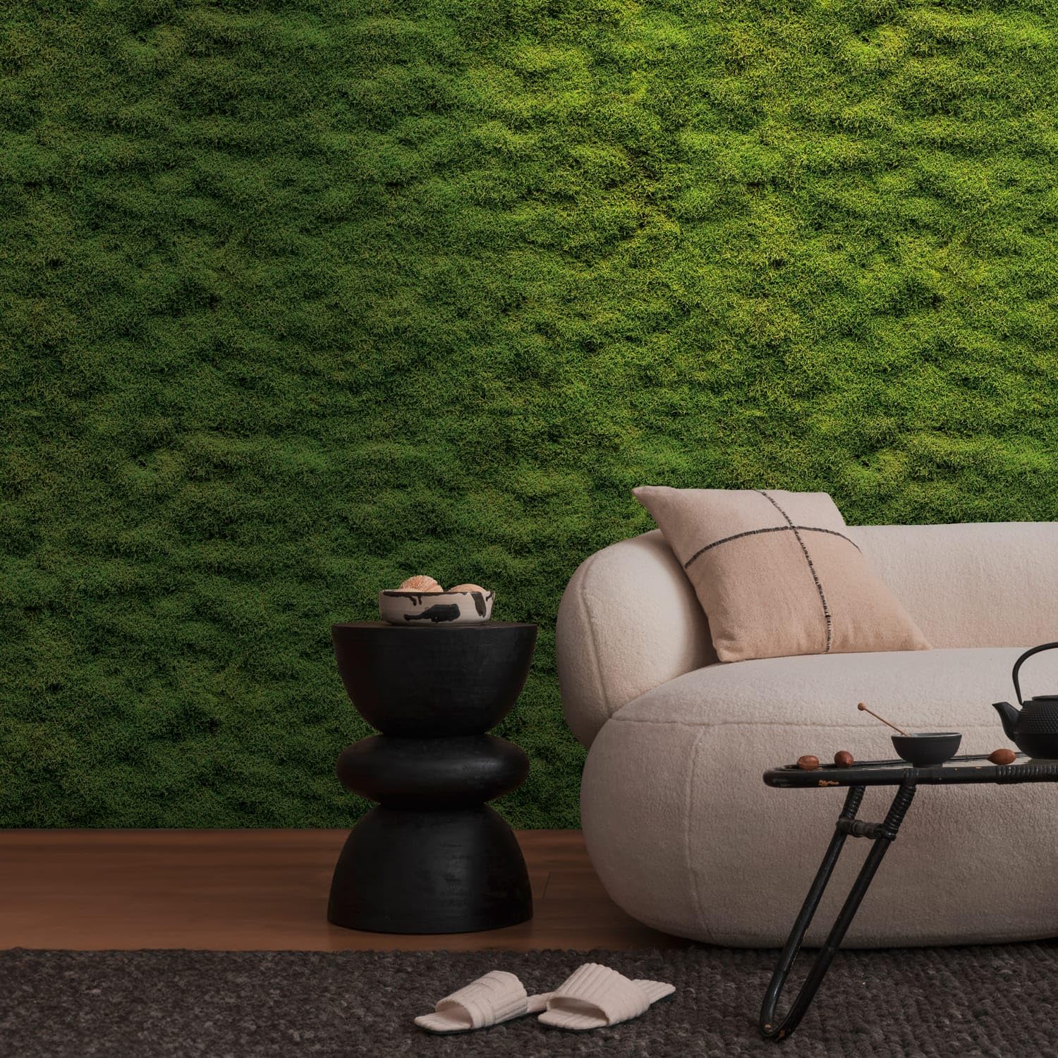 Papier peint floral intissé facile à poser pour masquer un mur abîmé de chambre