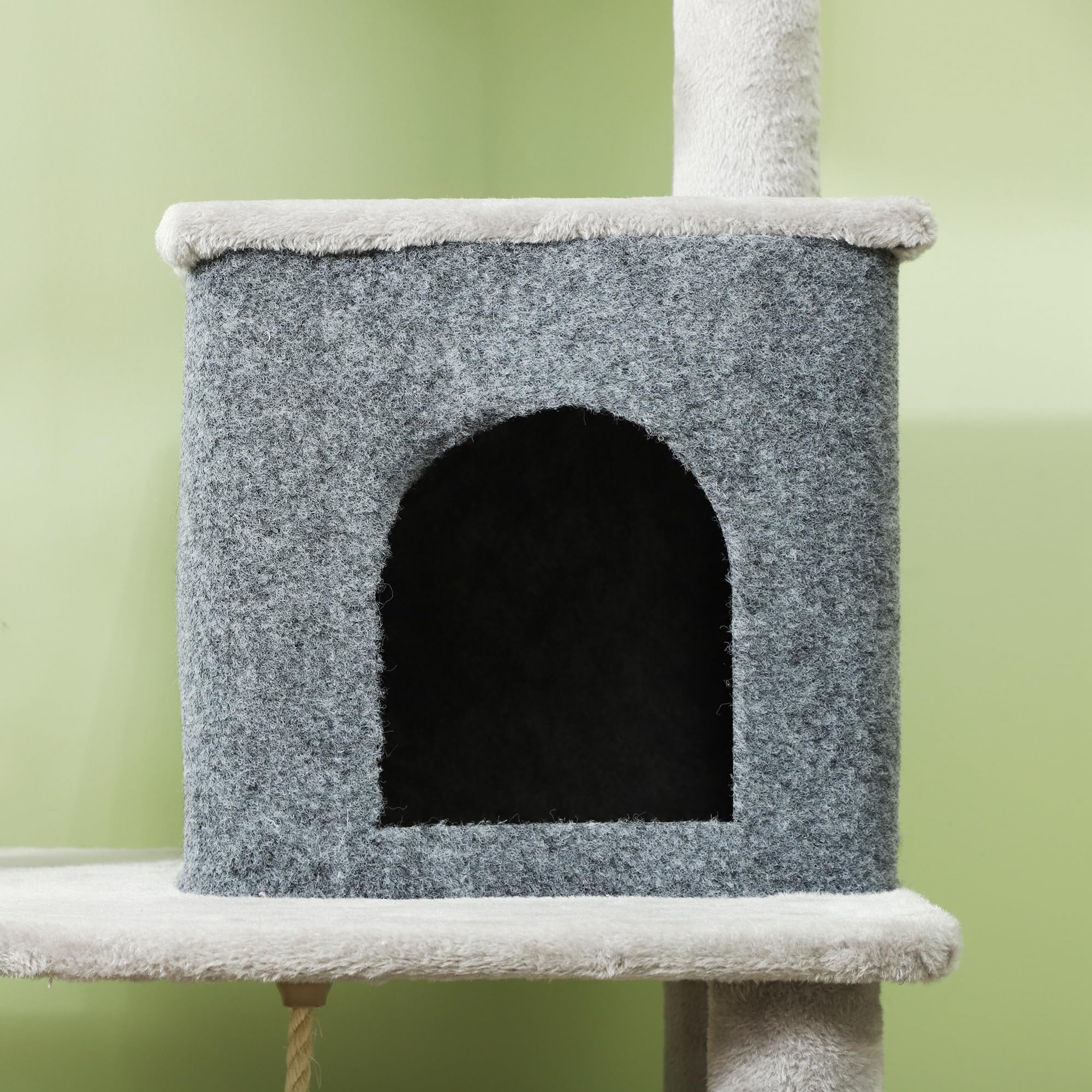 PawHut Albero Tiragraffi Multilivello Alto 132 cm, Palestra per Gatti con Casetta, Lettino per Gatti, Pali Tiragraffi, Piattaforma, Spazzola e Pallina, Dispositivo Antiribaltamento, Grigio Chiaro