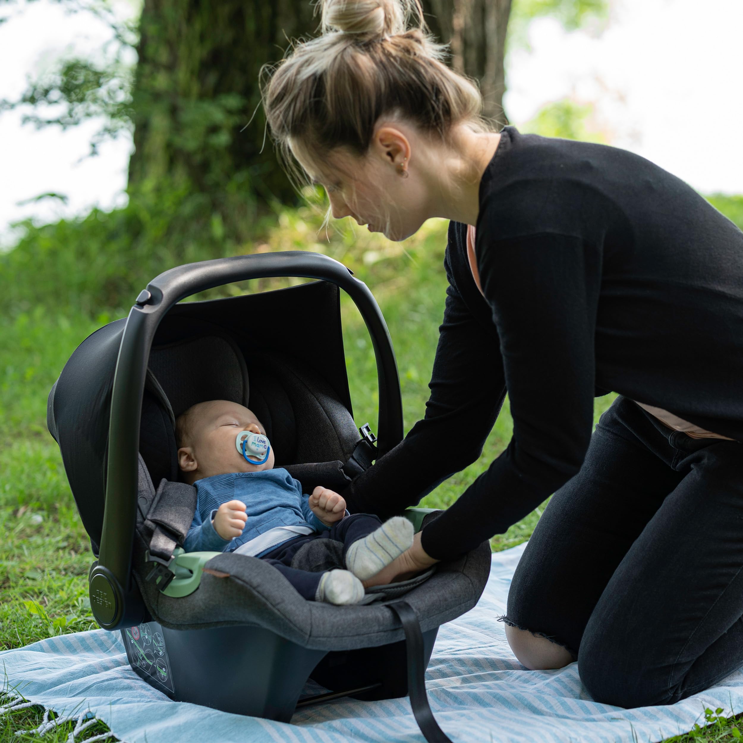 Zamboo Copriseggiolino Auto Bambini Universale per Ovetto Auto Gruppo 0+ - Protezione Seggiolino Auto Bambini Traspirante e Antisudore - Grigio