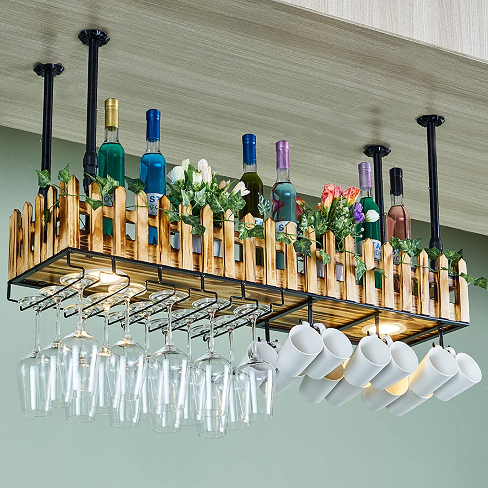 Étagère en verre à vin au plafond pour illuminer votre bar de cuisine de maison
