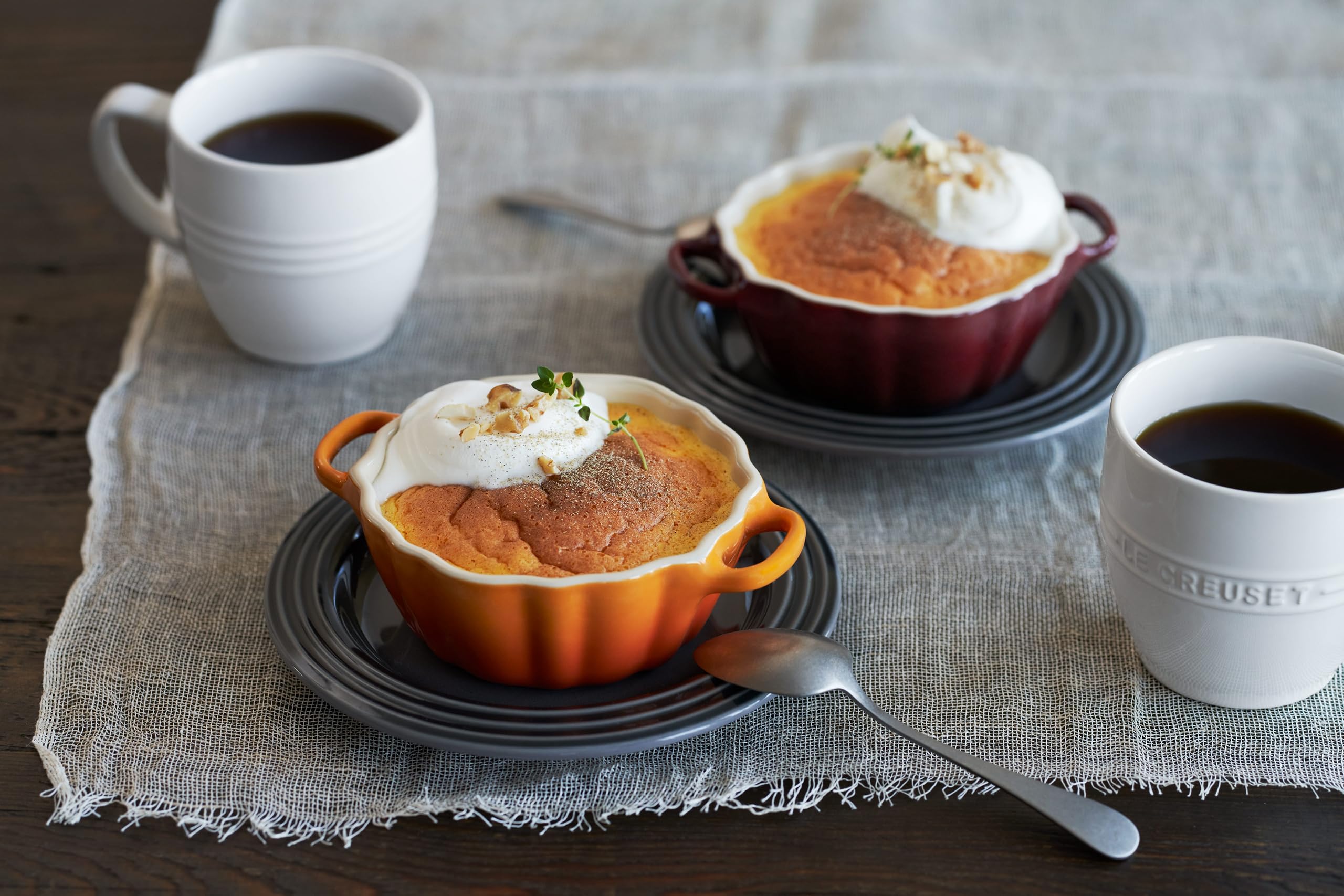 【美品】LE CREUSET　ココット パンプキン　オレンジ　22cm Amazon.co.jp: ル・クルーゼ(Le Creuset) 鋳物 ホーロー 鍋