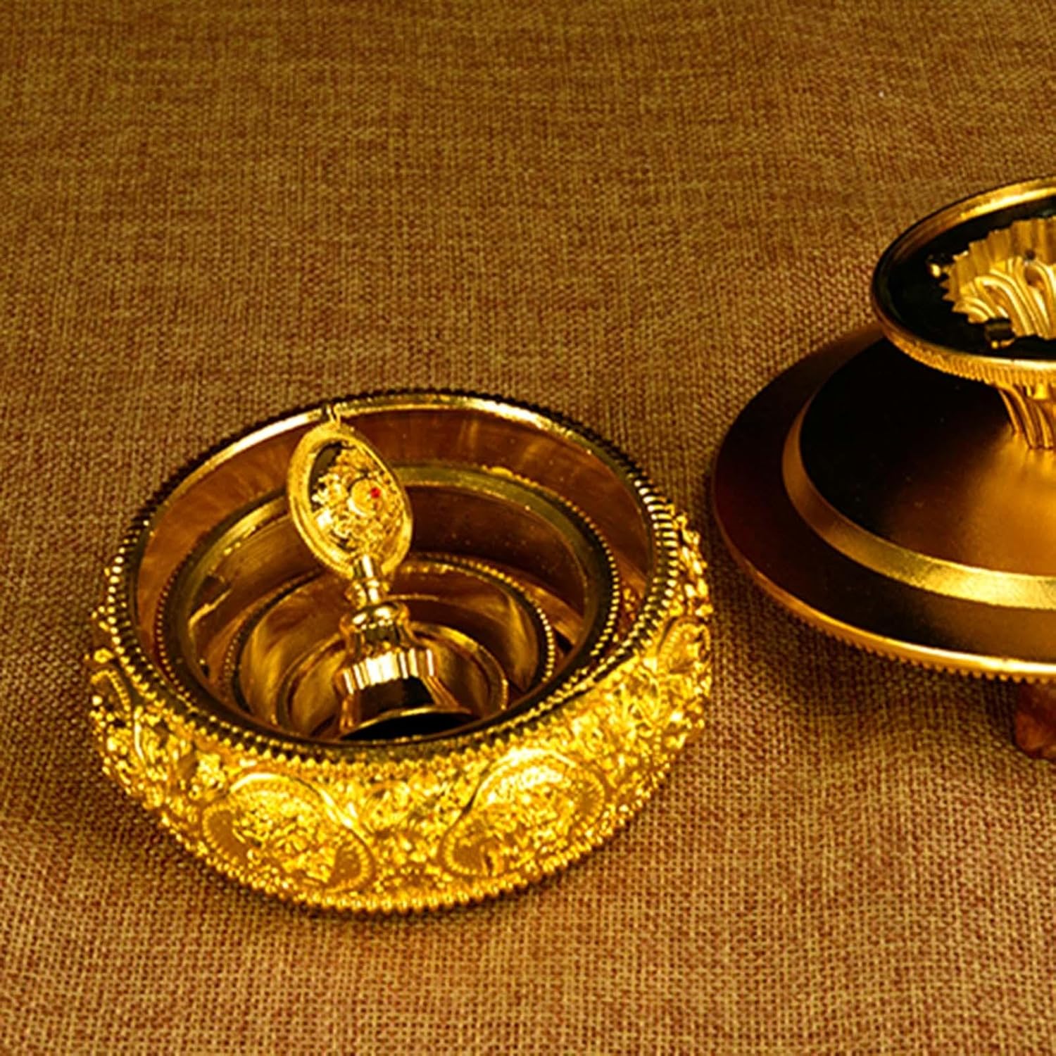 チベット仏教の供物机曼荼羅皿、ホリデーギフト、リビングルームの机用