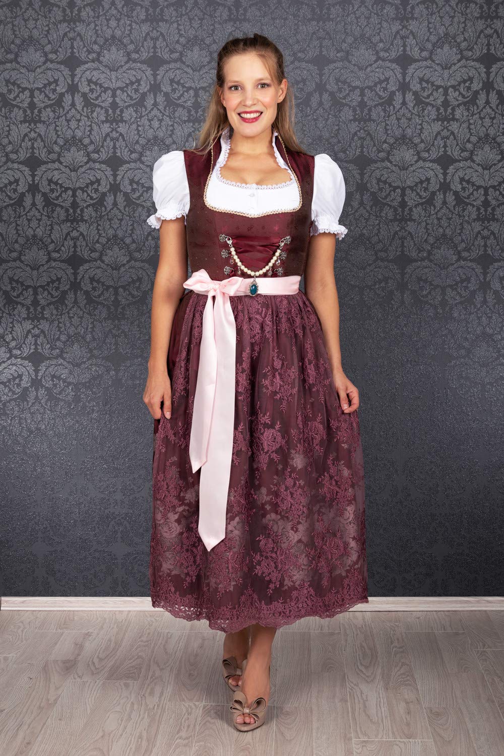 Edelnice Trachtenmode Exklusives Designer Stehkragen Langes Dirndl Stella inkl. Spitzen Dirndlschürze und Charivari