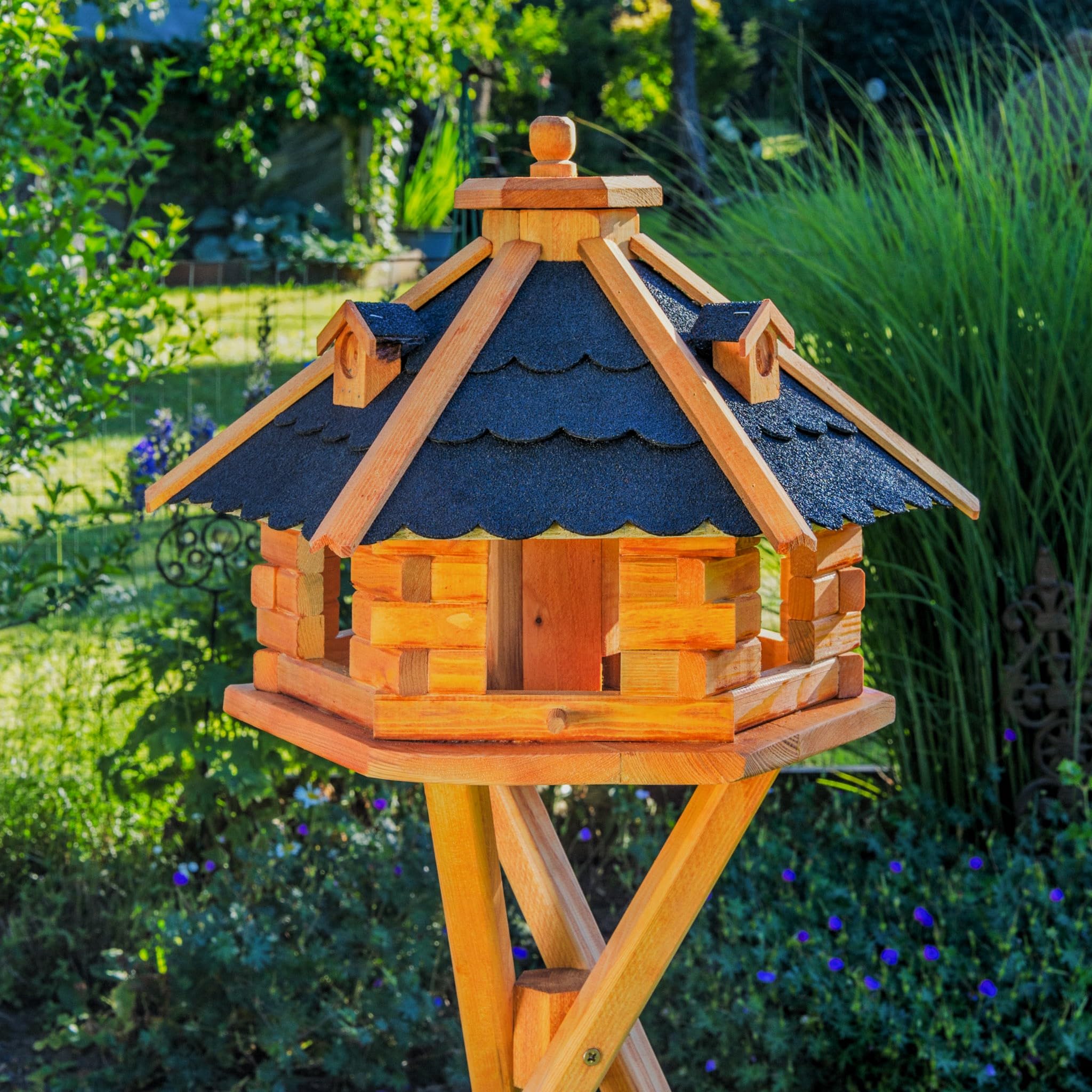 Vogelhäuschen, Vogelhaus mit Bitumschindeln, behandelt mit Ständer, Vogelfutterhaus mit Futtersilo, Silo
