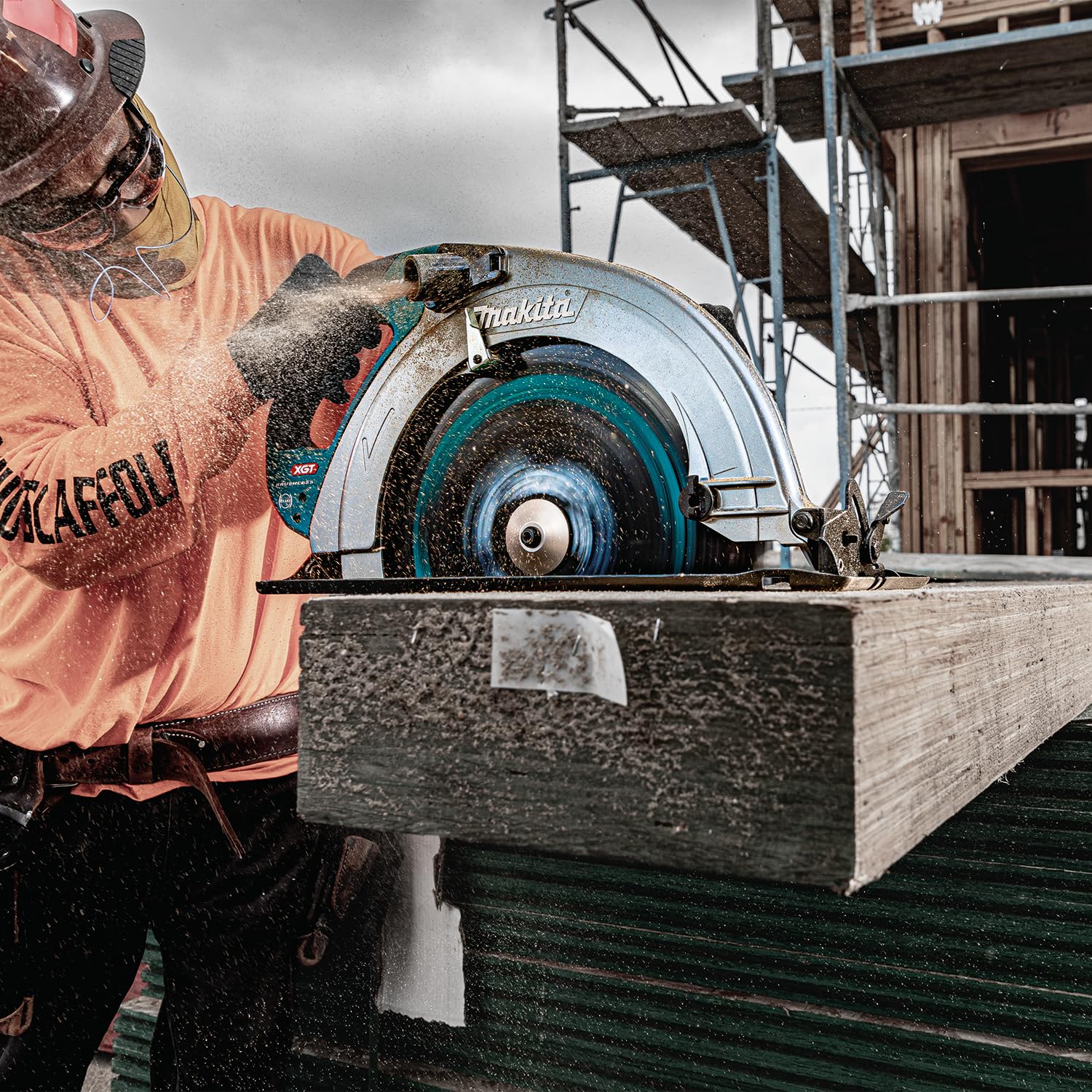 Makita HS013GZ 40V Max Li-ion XGT 415mm Sierra circular sin escobillas, baterías y cargador no incluidos