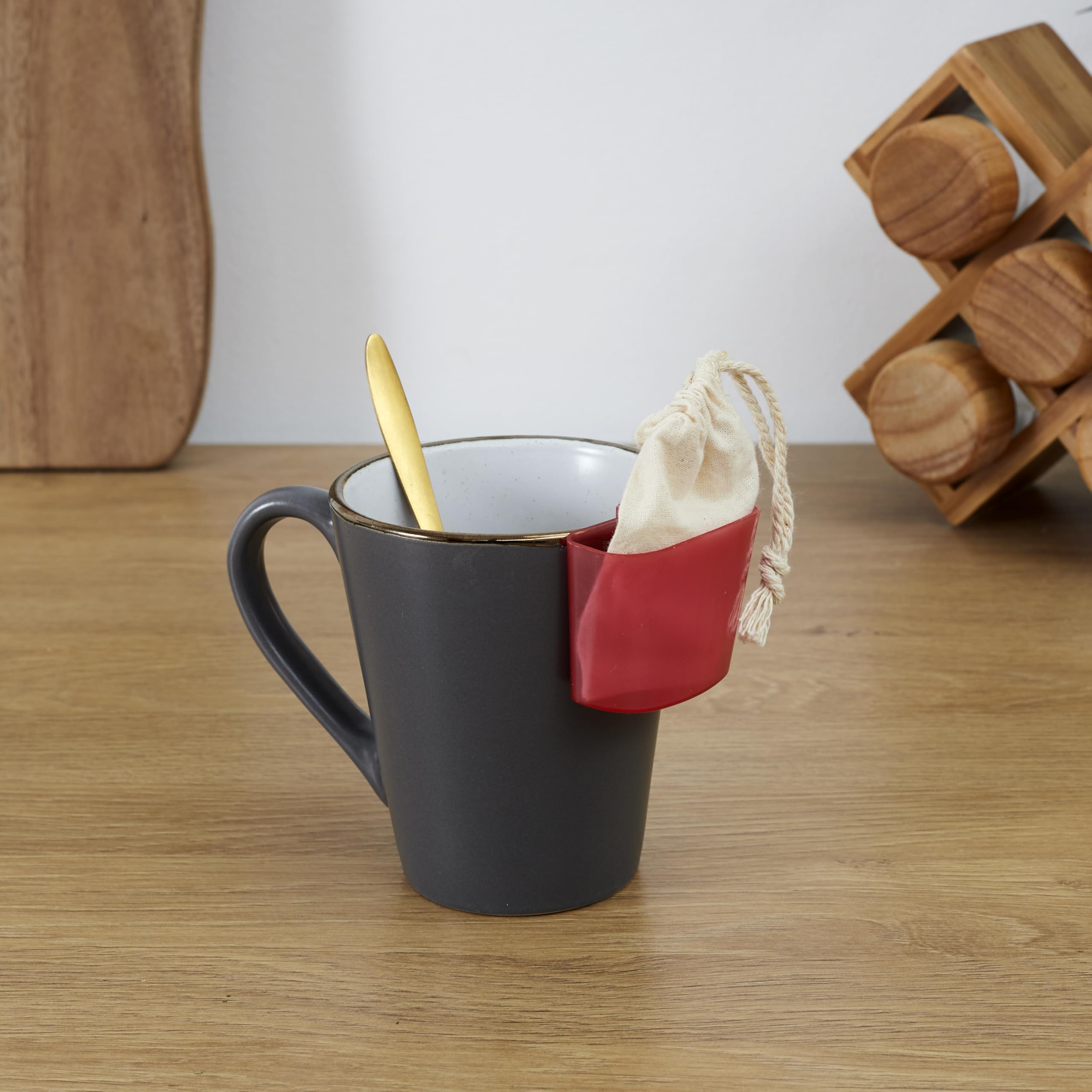 COOK CONCEPT - KM4091 Soporte para Bolsas de Té Colgante de Plástico Multicolor - Diseñado para Amantes del Té - Dimensiones 5,9 x 2,6 x 4,5 cm - Idea de Regalo