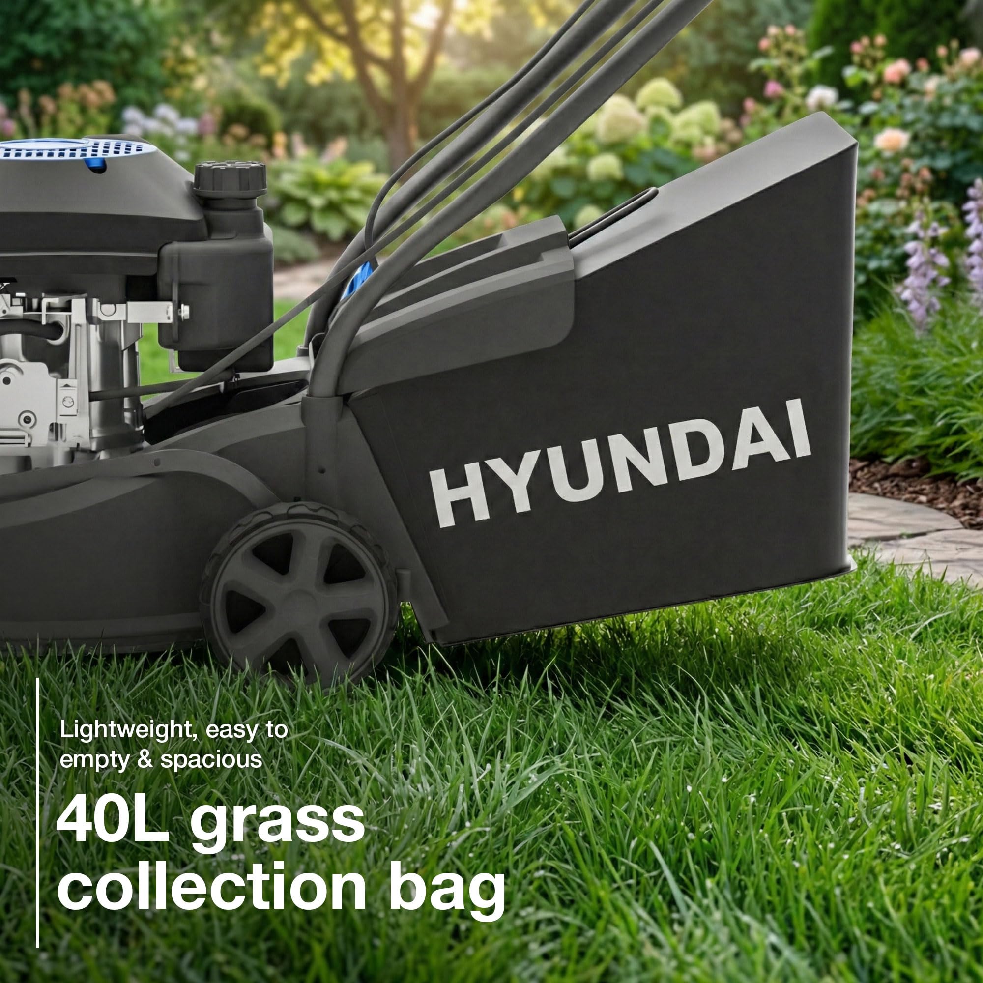 Hyundai Cortacésped de Gasolina, 16 Pulgadas de Ancho de Corte de 39 cm, Motor de 131 CC, Bolsa de Recogida de 35 L y Descarga Trasera, Empuje Manual, edición Negra