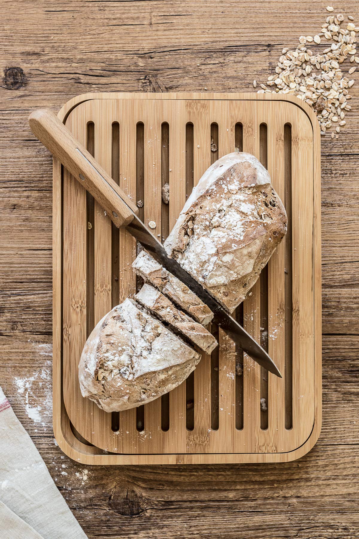 Image secondaire de Pebbly - Grande Planche à Pain en Bambou Naturel - 32 x 26 cm - Avec Couteau à Pain Aimanté sur la Planche - Pratique pour Optim
