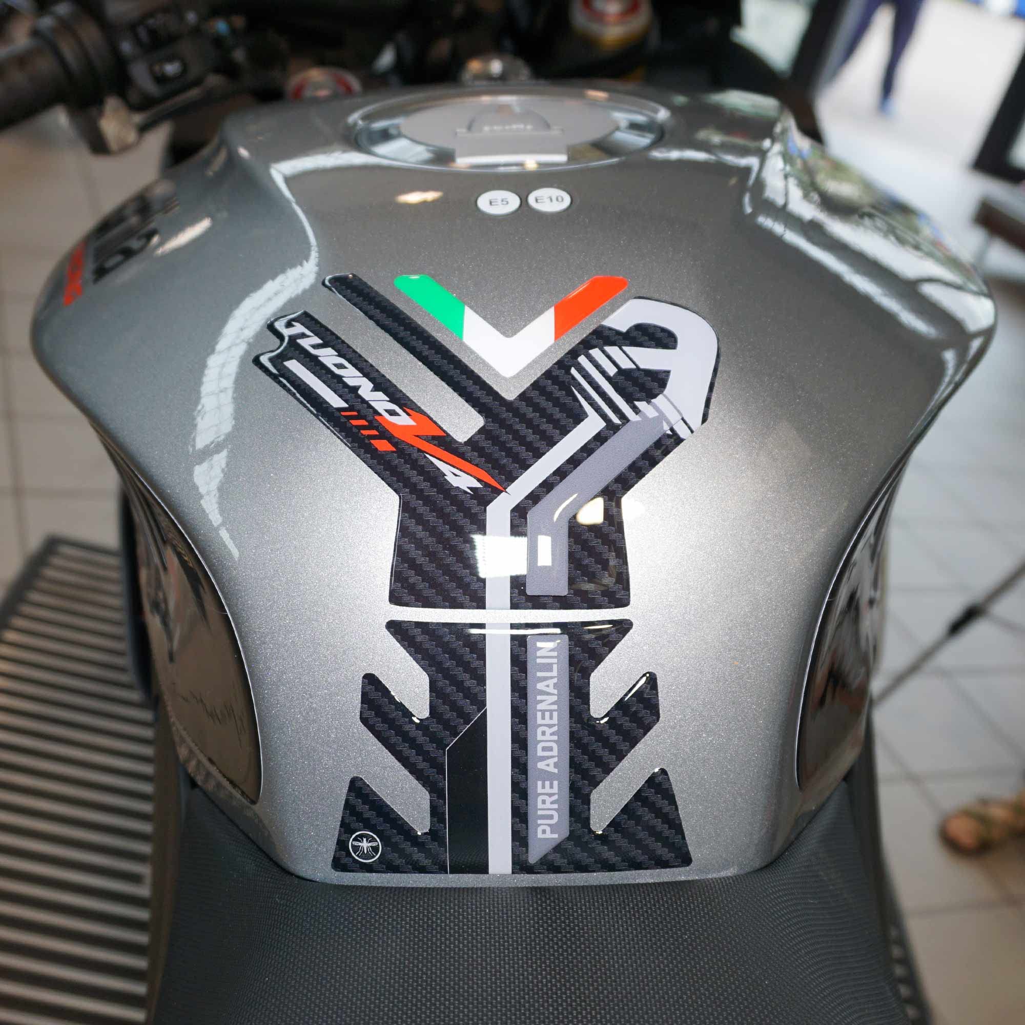 Adesivi Paraserbatoio 3D In Resina Per Aprilia Tuono 660 2021-2025 - Decorazione E Protezione Serbatoio Moto, Colore Rosso - Foto 7