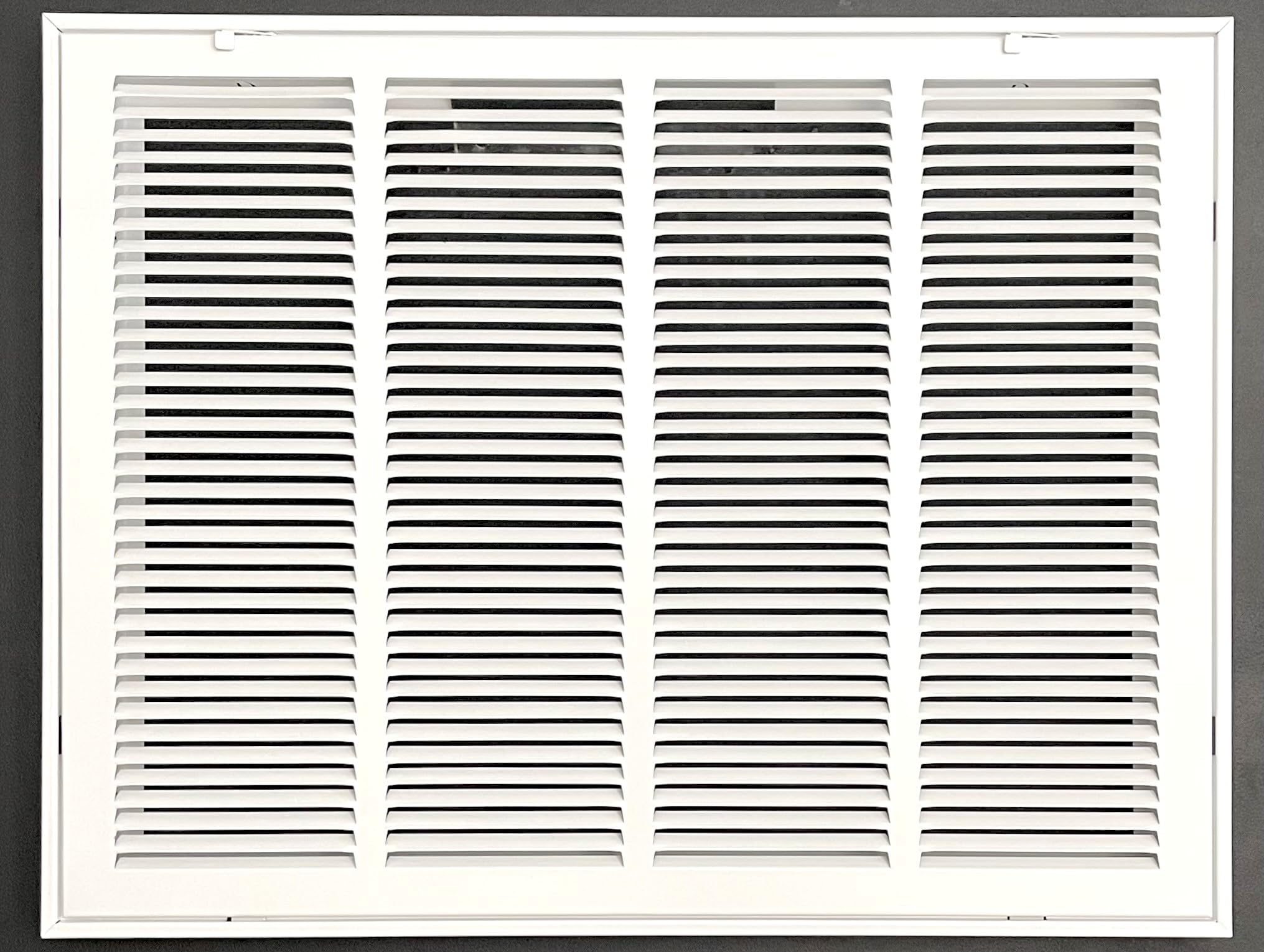 Rejilla de retorno de filtro de acero con cara estampada de 61 cm de ancho x 45 cm de alto, revestimiento de polvo blanco con marco, dimensión exterior total 67,6 x 52,3 cm