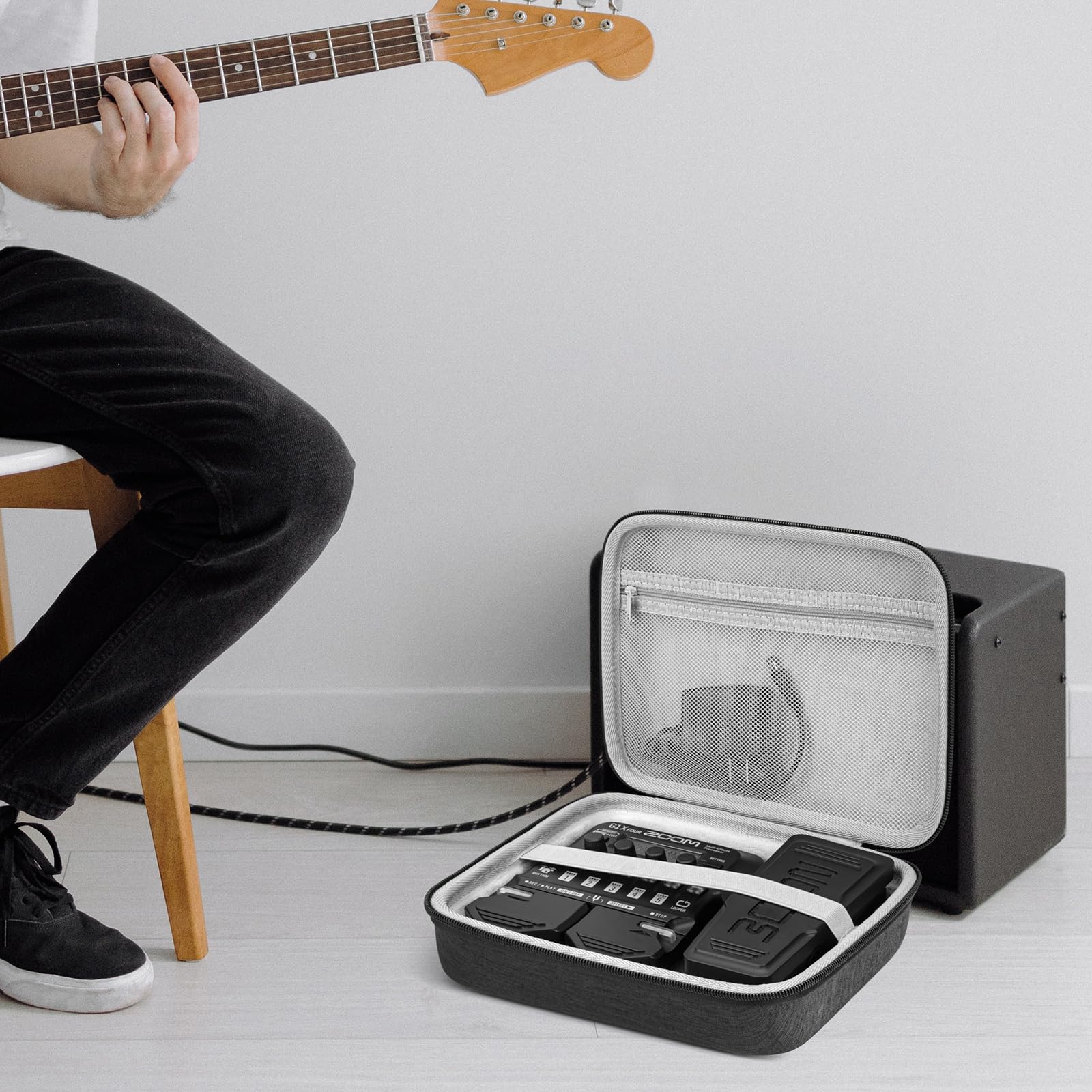 GEEKRIA Estuche de Viaje rígido Compatible con Zoom G1X Four, B1X Four, A1X Four, procesador multiefectos para Guitarra/bajo (Gris Oscuro)