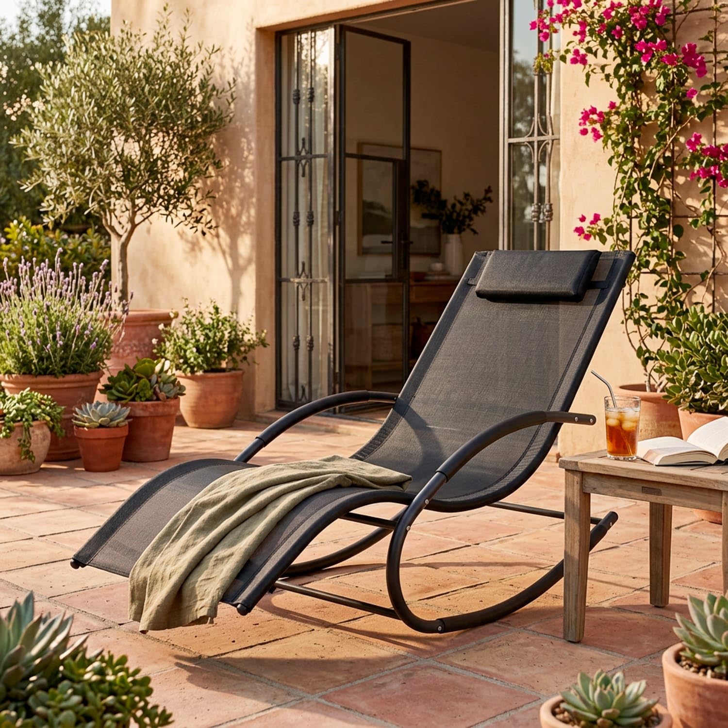Sedia Relax Basculante Da Esterno Con Poggiatesta Imbottito Poltrona Ergonomica A Dondolo In Textilene Traspirante Per Giardino Piscina Veranda Outdoor 160 x 65 x 90 Cm Nero