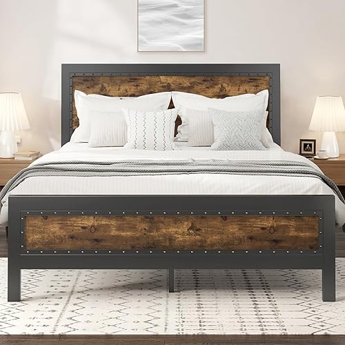 Allewie Base de cama metálica de plataforma resistente, tamaño Queen con cabecero, decoración única de agujero de gusano y remaches, color marrón