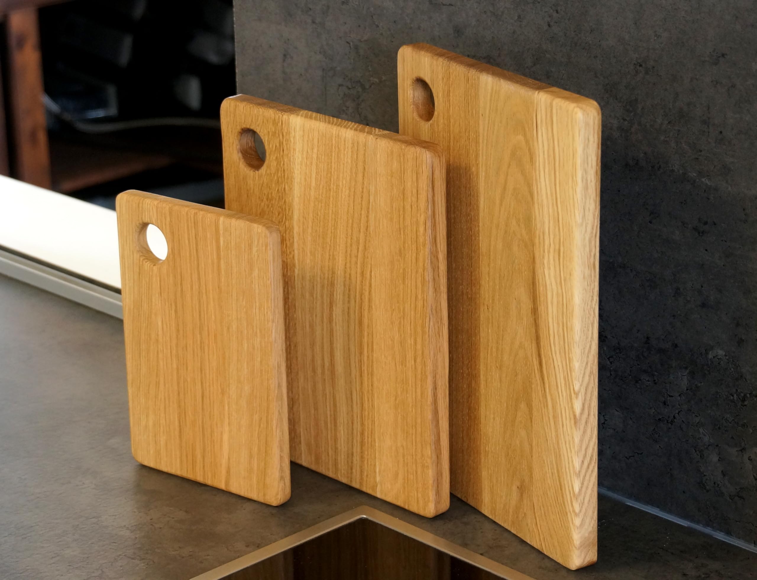 NATURE EDITION - Set di 3 taglieri (33 x 22 x 2/28 x 22 x 2/22 x 15 x 1,5 cm) con fori, in rovere massello | tagliere in legno | prodotto naturale | tagliere da portata | Made in Europe