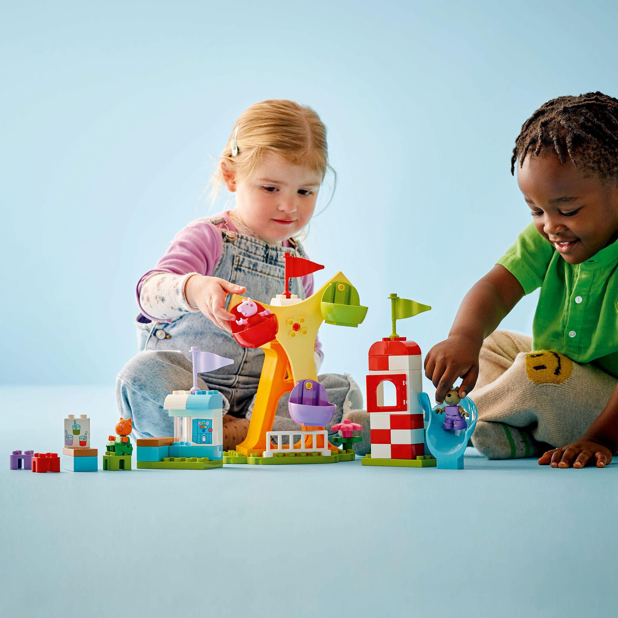 LEGO DUPLO Peppa Pig Luna Park - Gioco per la Motricità Fine per Bambini da 2 Anni - Ruota Panoramica, Scivolo, Bar e 3 Figure tra cui Candy Gatto e Danny Cane - Attività per Sviluppo Precoce - 10453