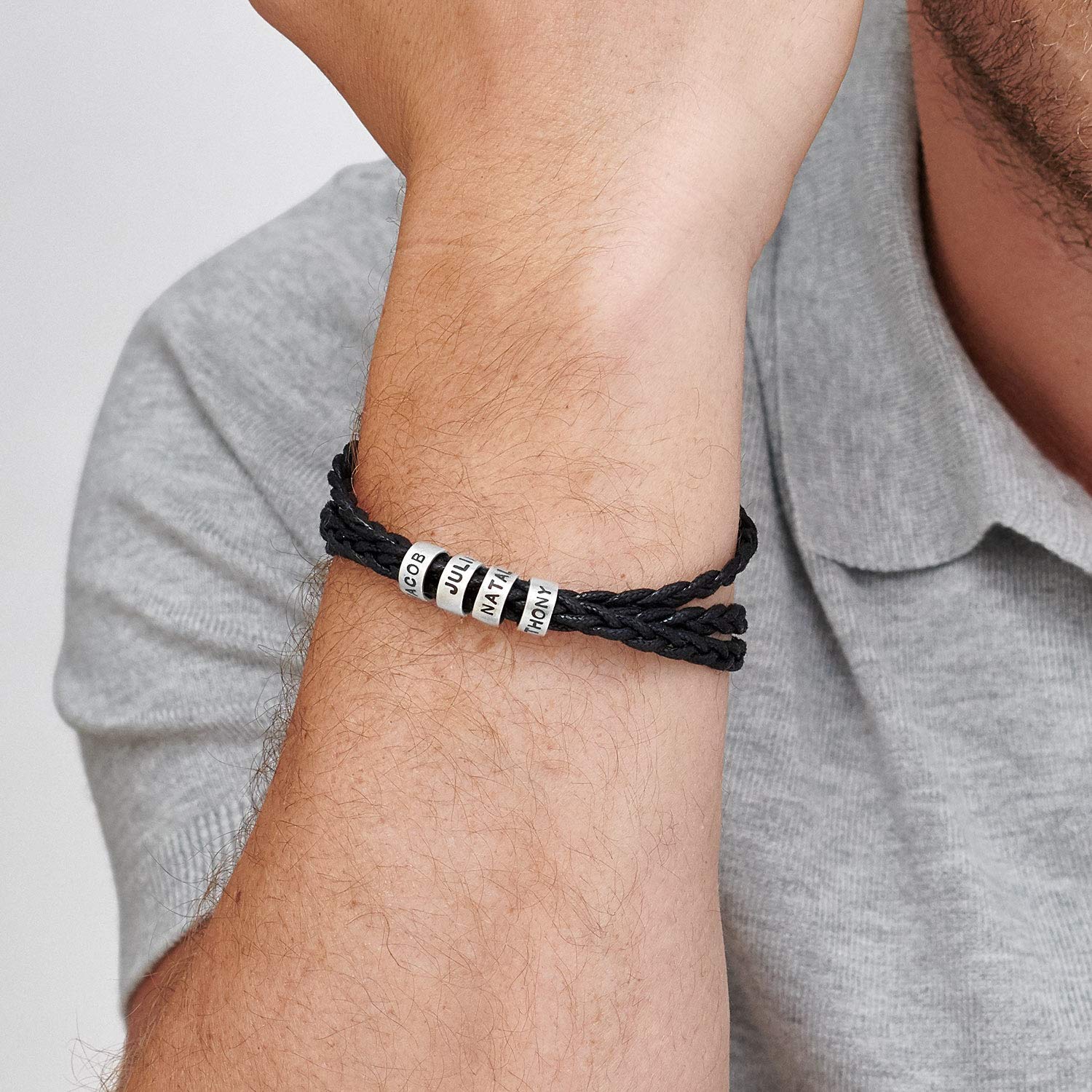 MYKA Personalisierte Herren Armband Geflochten mit kleinen Gravur Perlen Leder - Weihnachten Graviert Name Schmuck Geschenk für Männer - Vater - Freund (Schwarze Baumwollkordel: 925er Sterling Silber)