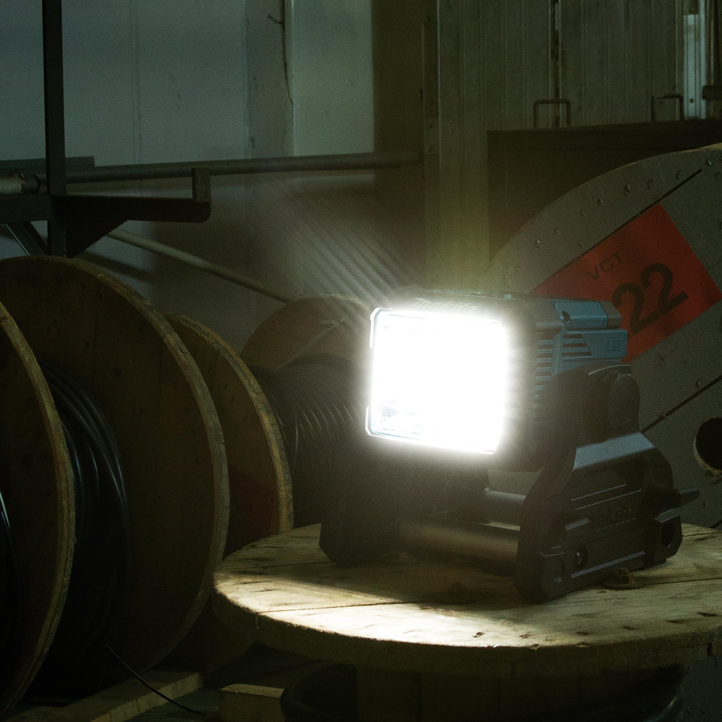 Makita DEADML811 LED-Akku-Baustrahler (ohne Akku, ohne Ladegerät)