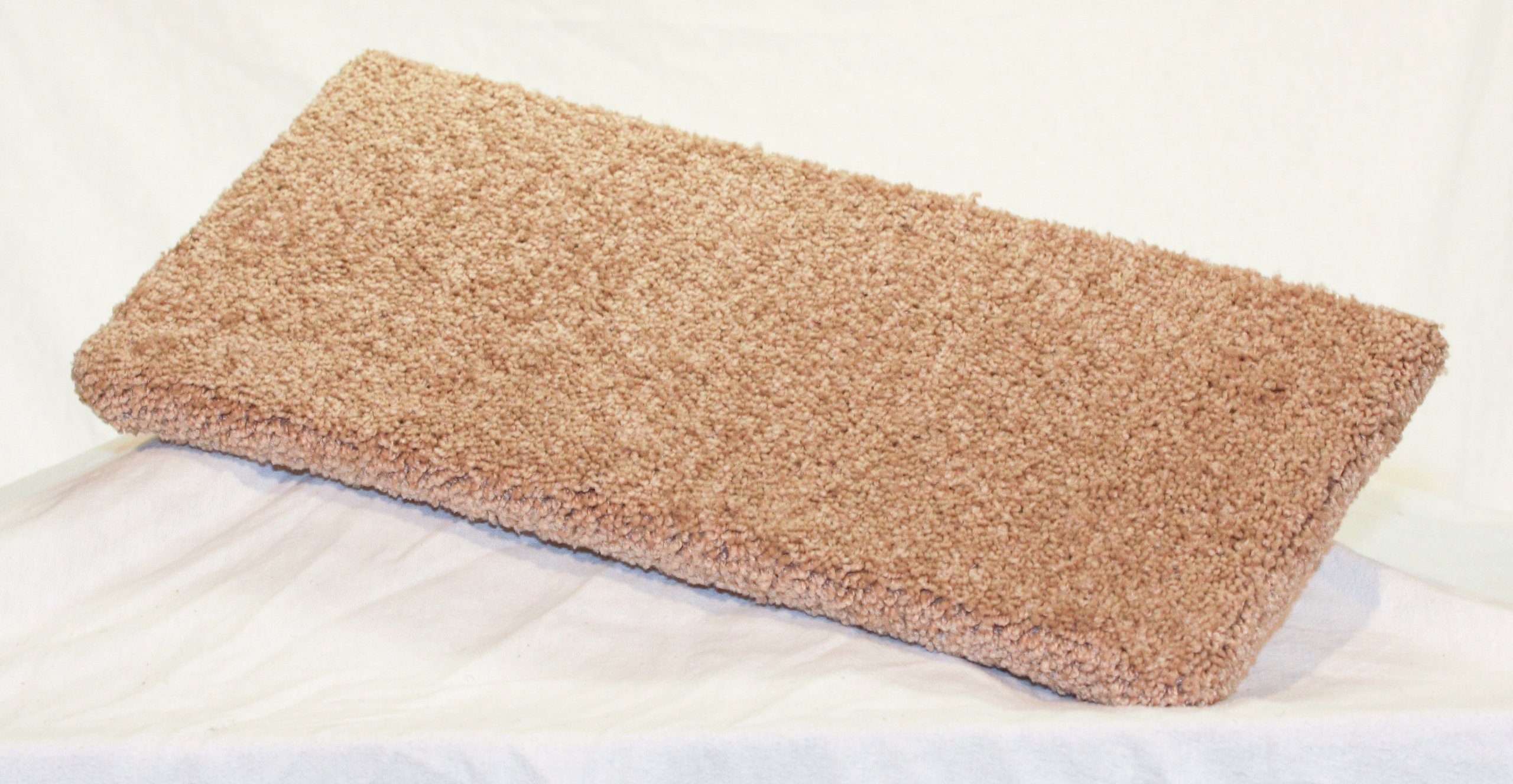 What's Mew Carpeted Wall Mounted Cat Shelf (Beige, Medium 20