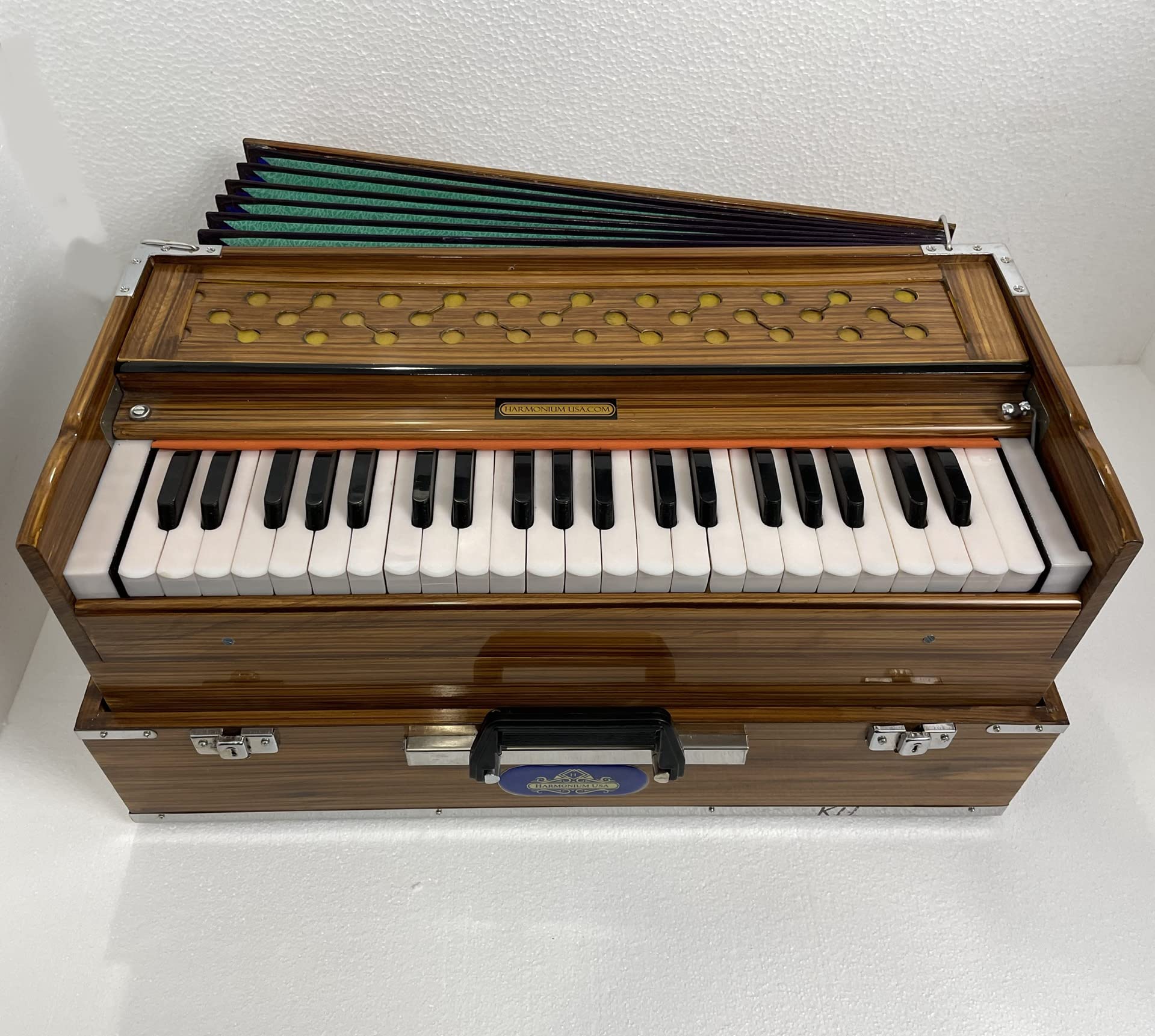 KHADI KANGI HARMONIUM. ITEM LOCATED IN THE USA. SHIPS WITHIN 24 HOURS.