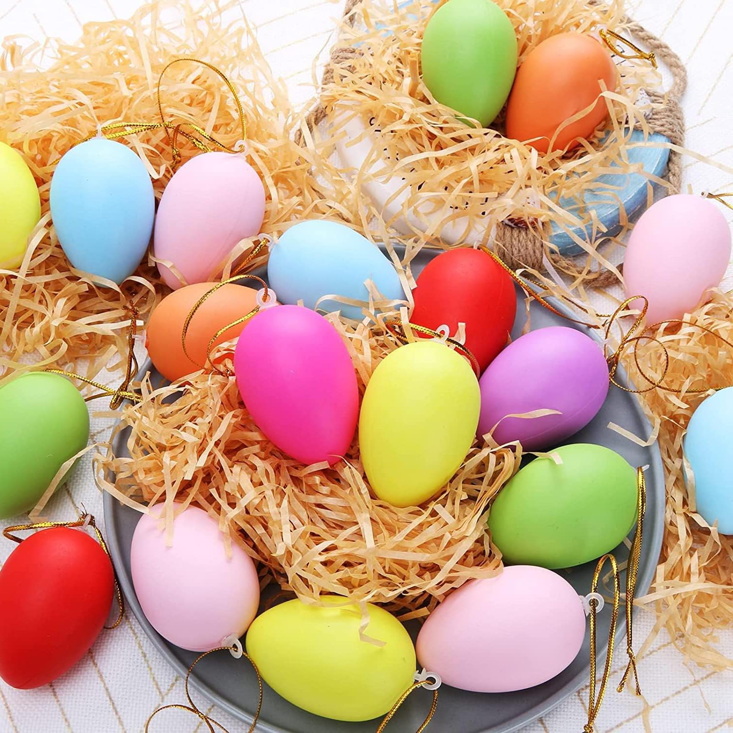 Uova Di Pasqua Tradizionali Rumene Dipinte Colorate In Un Canestro  D Pasqua Tradizionali Rumene Dipinte Colorate Un Canestro D Annata Rustico Fine Su Image52413063