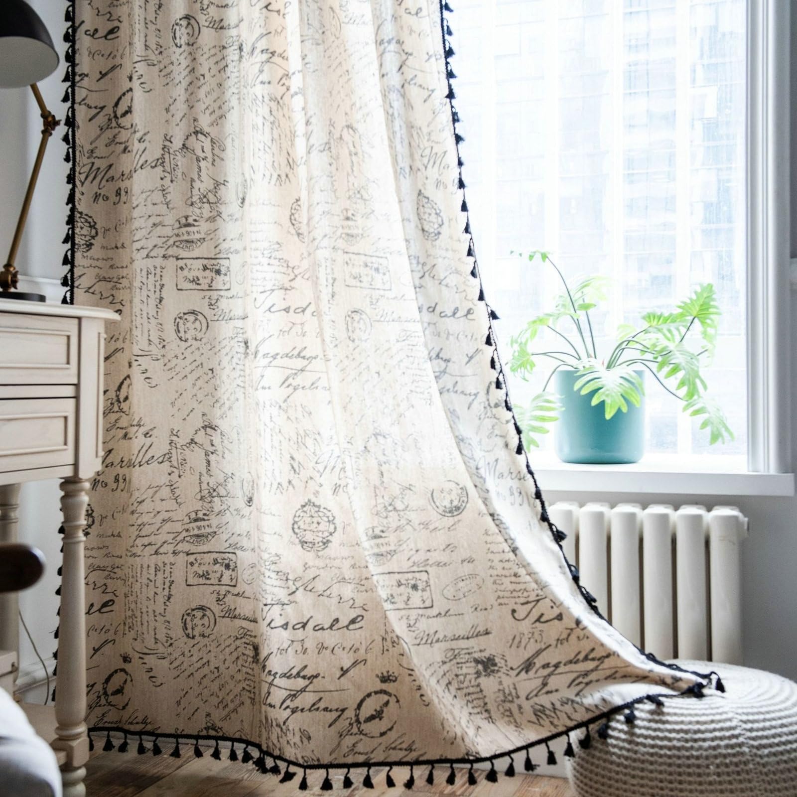 Daesar Rideaux Salon Moderne Semi Transparent Beige Noir 150x220CM, Lot de Deux Rideaux de Fenetre à Crochets Motif Lettres avec Glands Coton Lin Fenêtre Rideaux Chambre Balcon Baie Vitrée