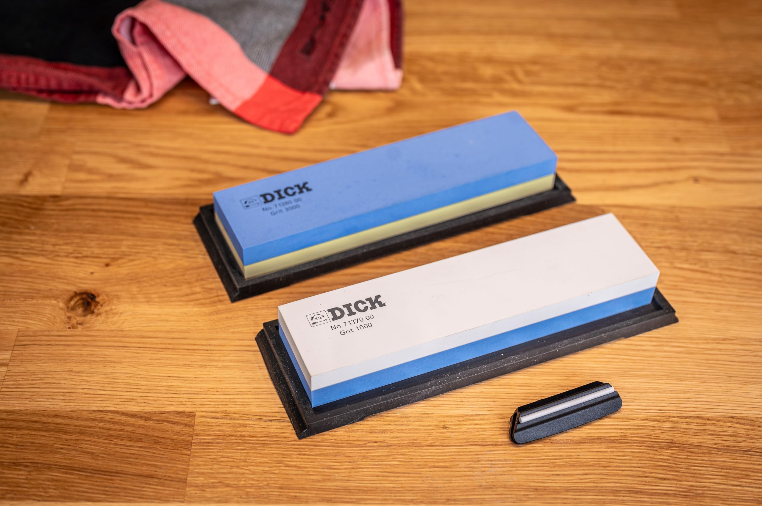 F. DICK Pietra affilatrice a grana 3000/5000, smerigliatrice a umido, con supporto angolare, molto resistente, per una perfetta affilatura, affilatura in spugna, affilatura 71380000, blu