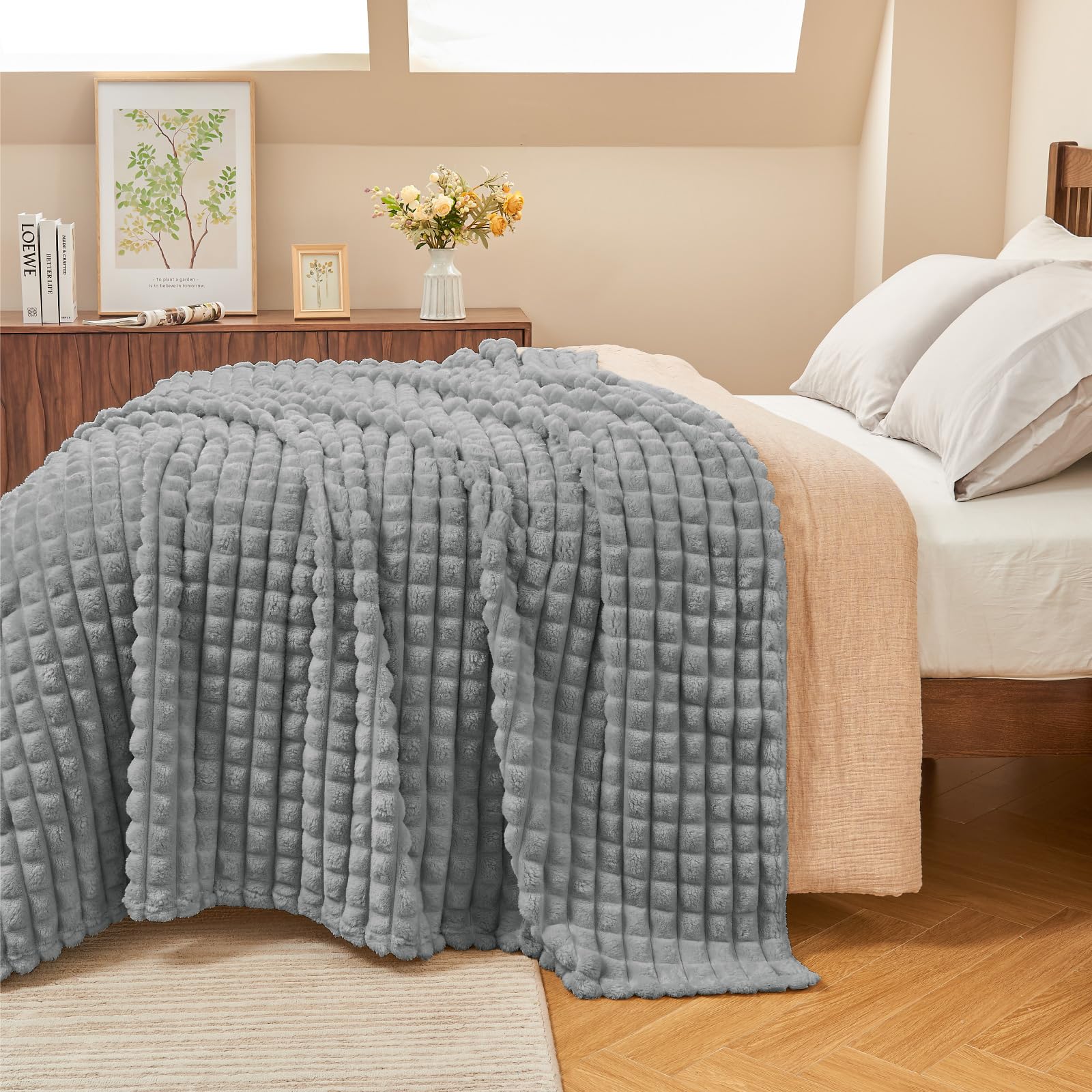 Condition photo showing Good Condition for bedelite grey blanket king size for bed - super soft lightweight 3d checkered fluffy fuzzy fleece blanket, luxurious cozy blanket for room home decor, gift for women, 108x90 inches