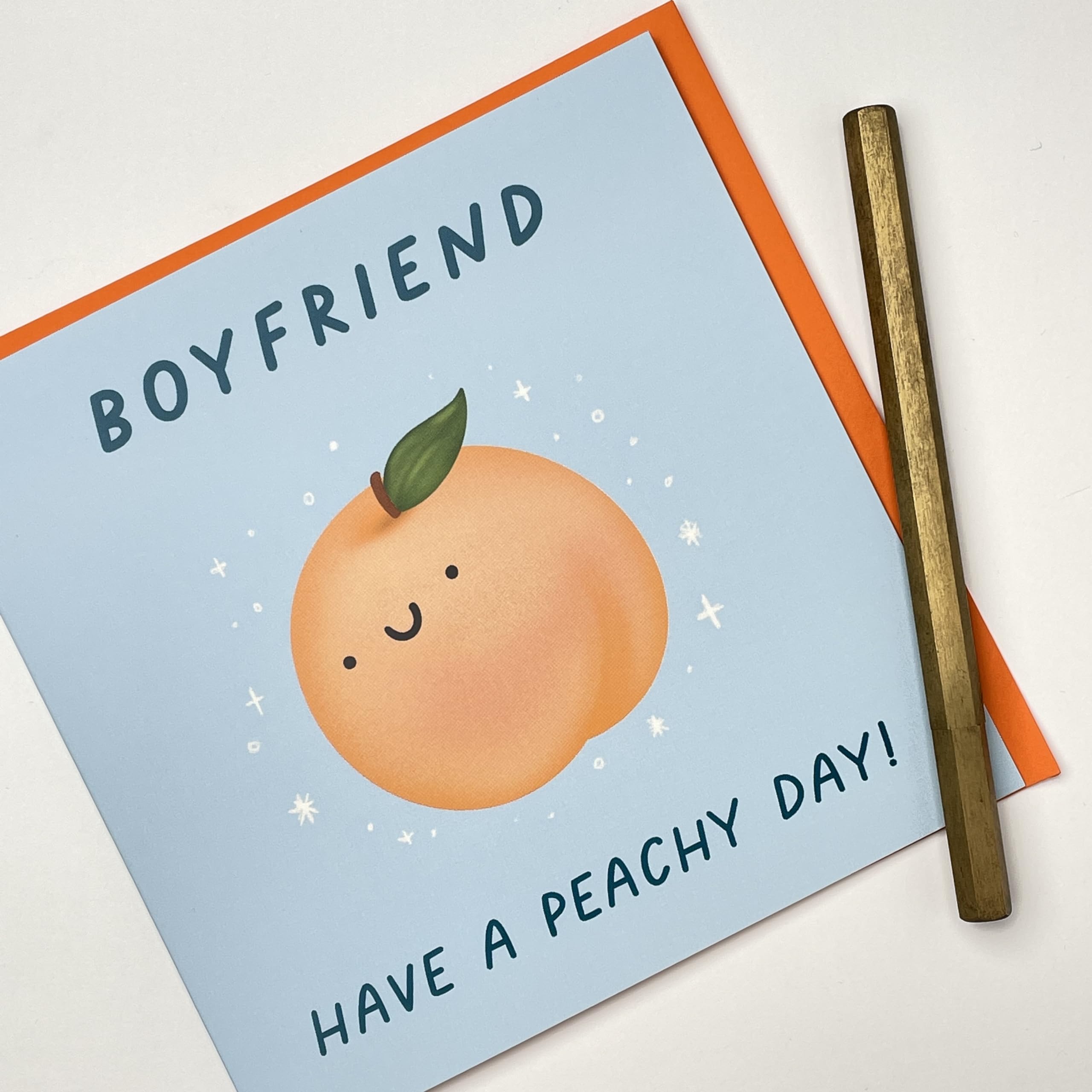 Old English Co. Lustige Pfirsich-Geburtstagskarte – 'Have A Peachy Day', Blanko Innen, 15x15 Cm