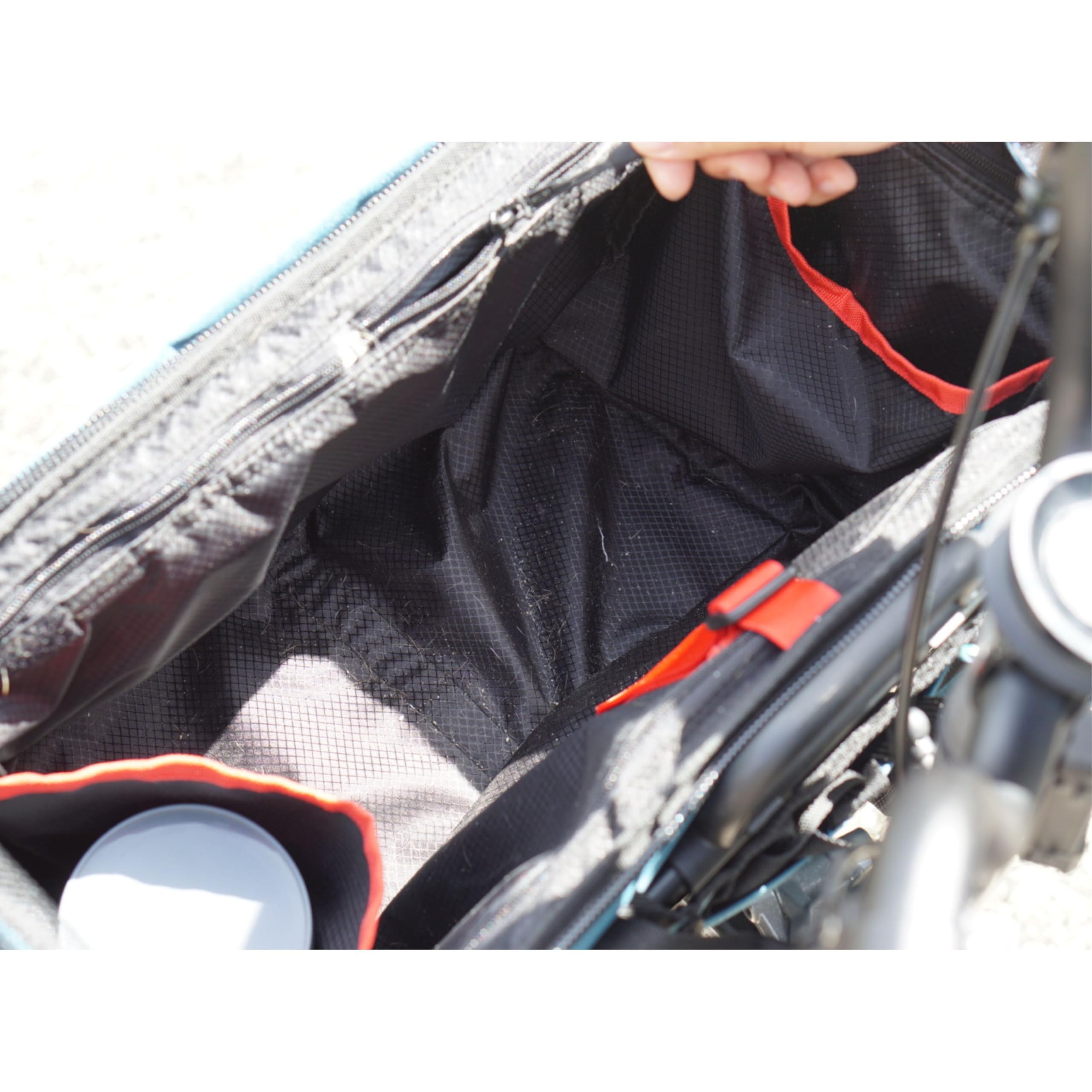 Vincita Caddy - Cesta para mascotas para bicicleta Brompton - Transportador cómodo y seguro con marco de aluminio, cubierta de malla, correa ajustable y bolsillos laterales. Compatible con el bloque